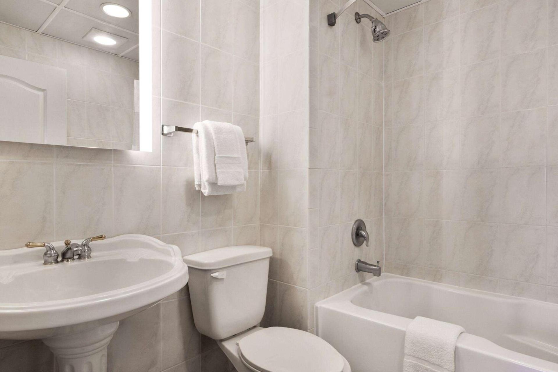 Days Inn by Wyndham Ocean City Oceanfront photo 22