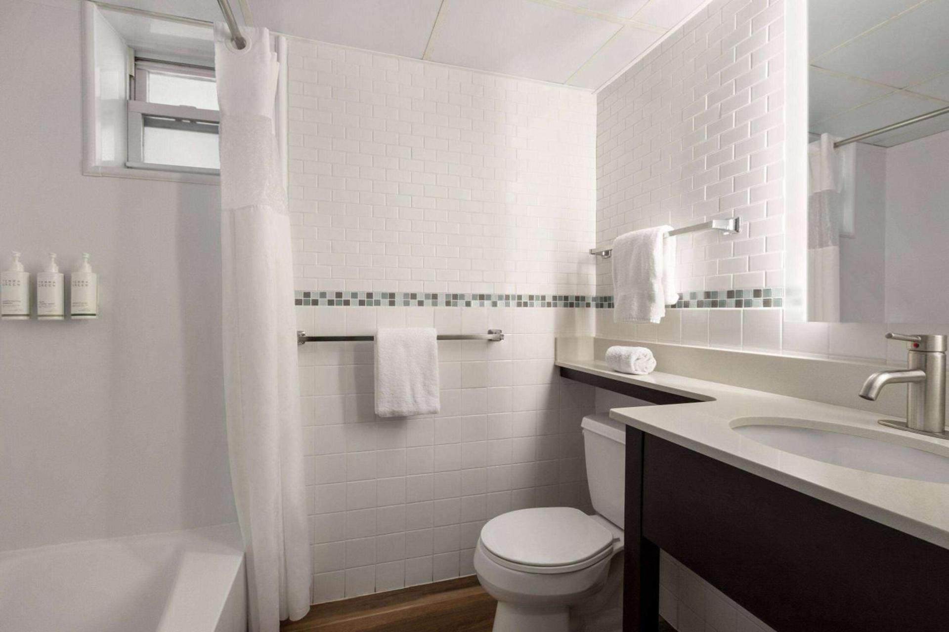 Days Inn by Wyndham Ocean City Oceanfront photo 25