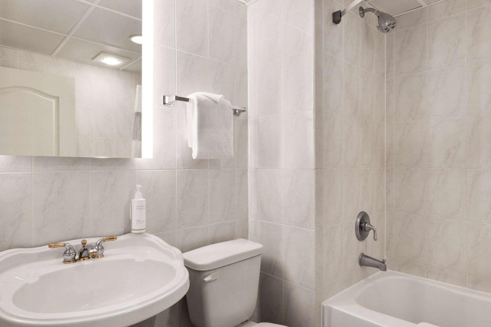 Days Inn by Wyndham Ocean City Oceanfront photo 27