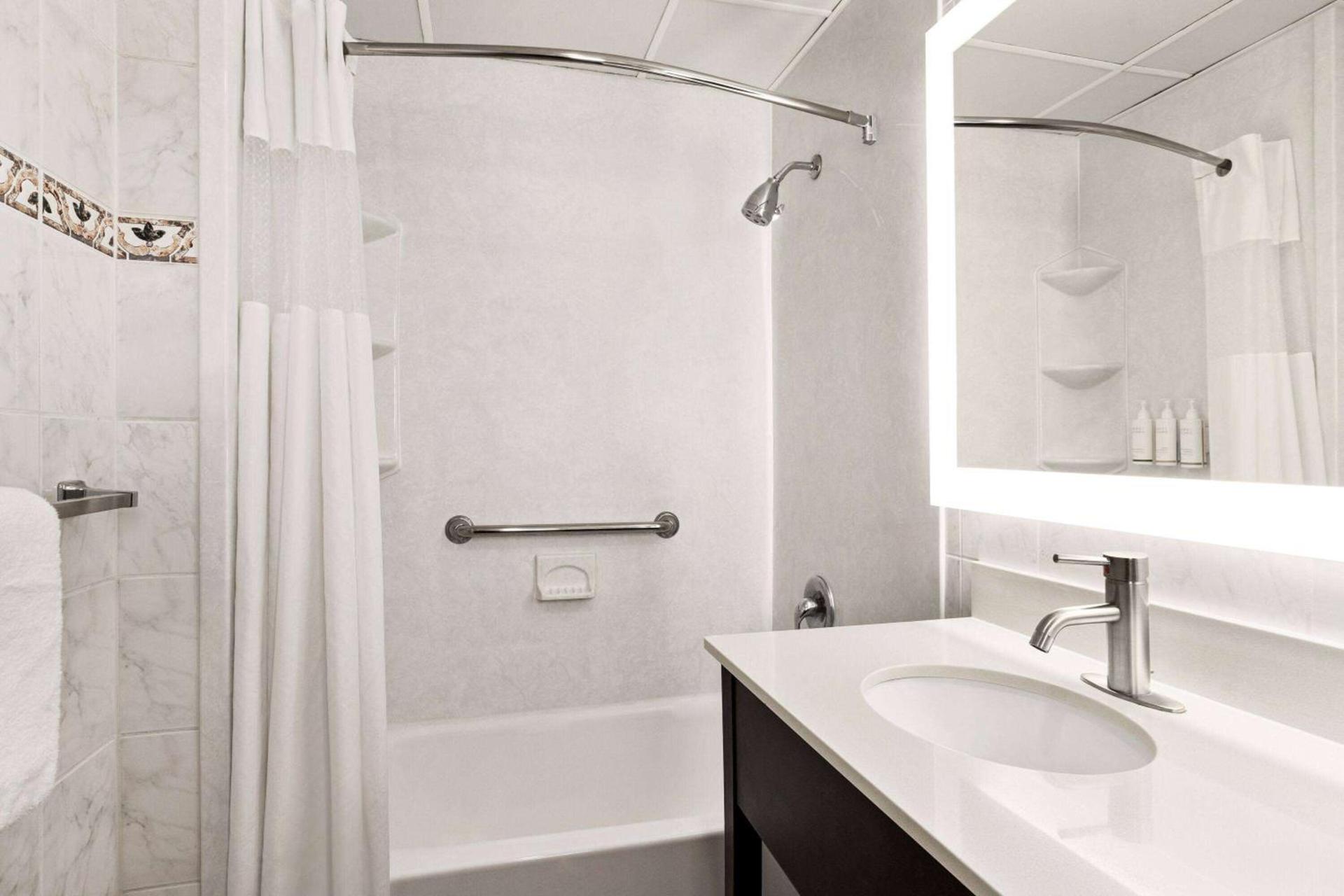 Days Inn by Wyndham Ocean City Oceanfront photo 28