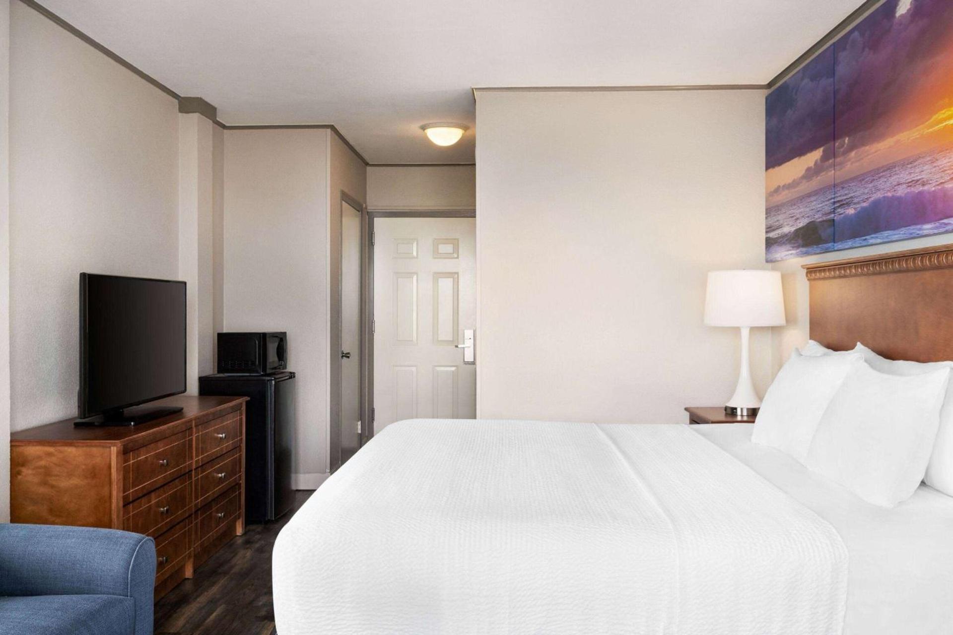 Days Inn by Wyndham Ocean City Oceanfront photo 35