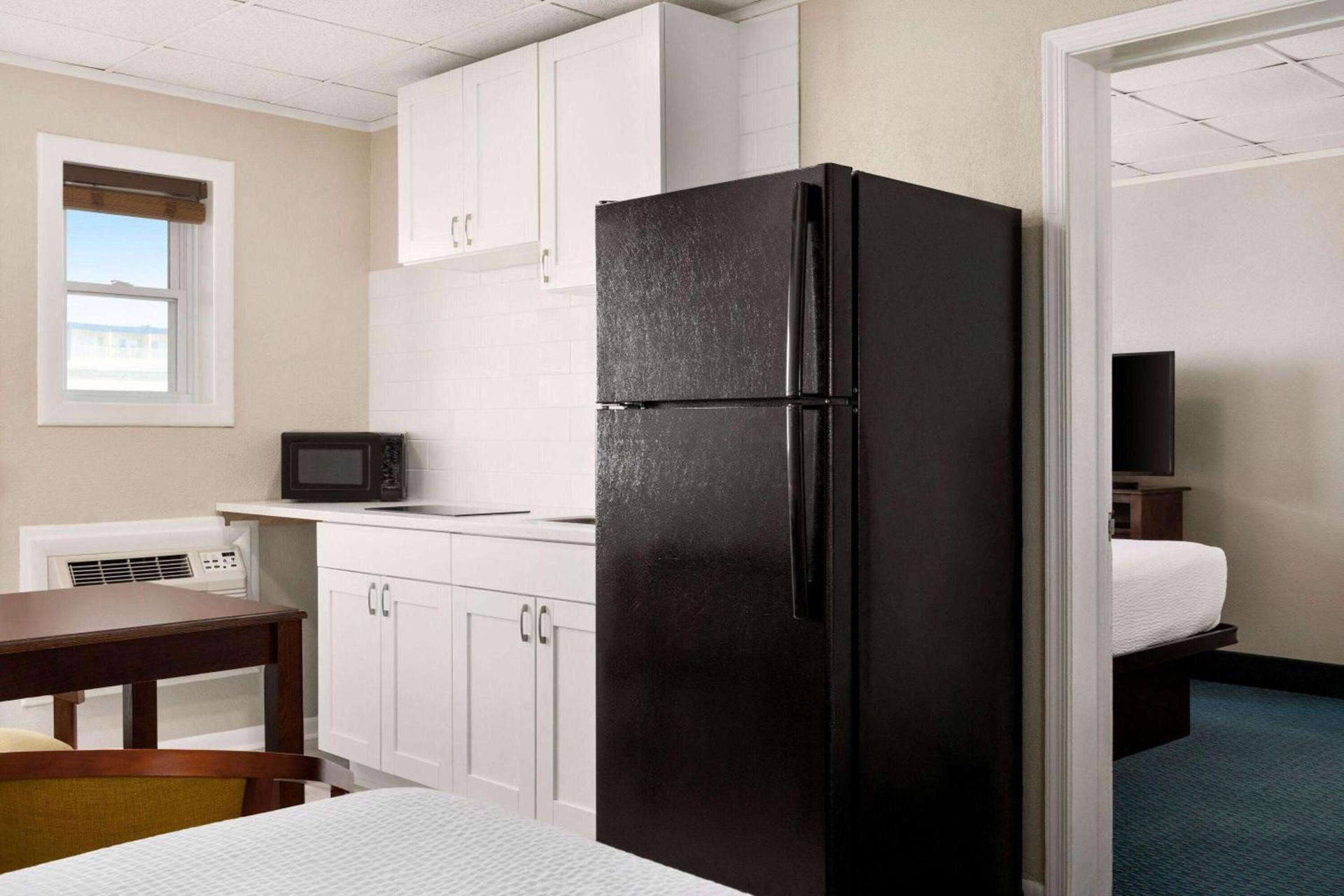 Days Inn by Wyndham Ocean City Oceanfront photo 54