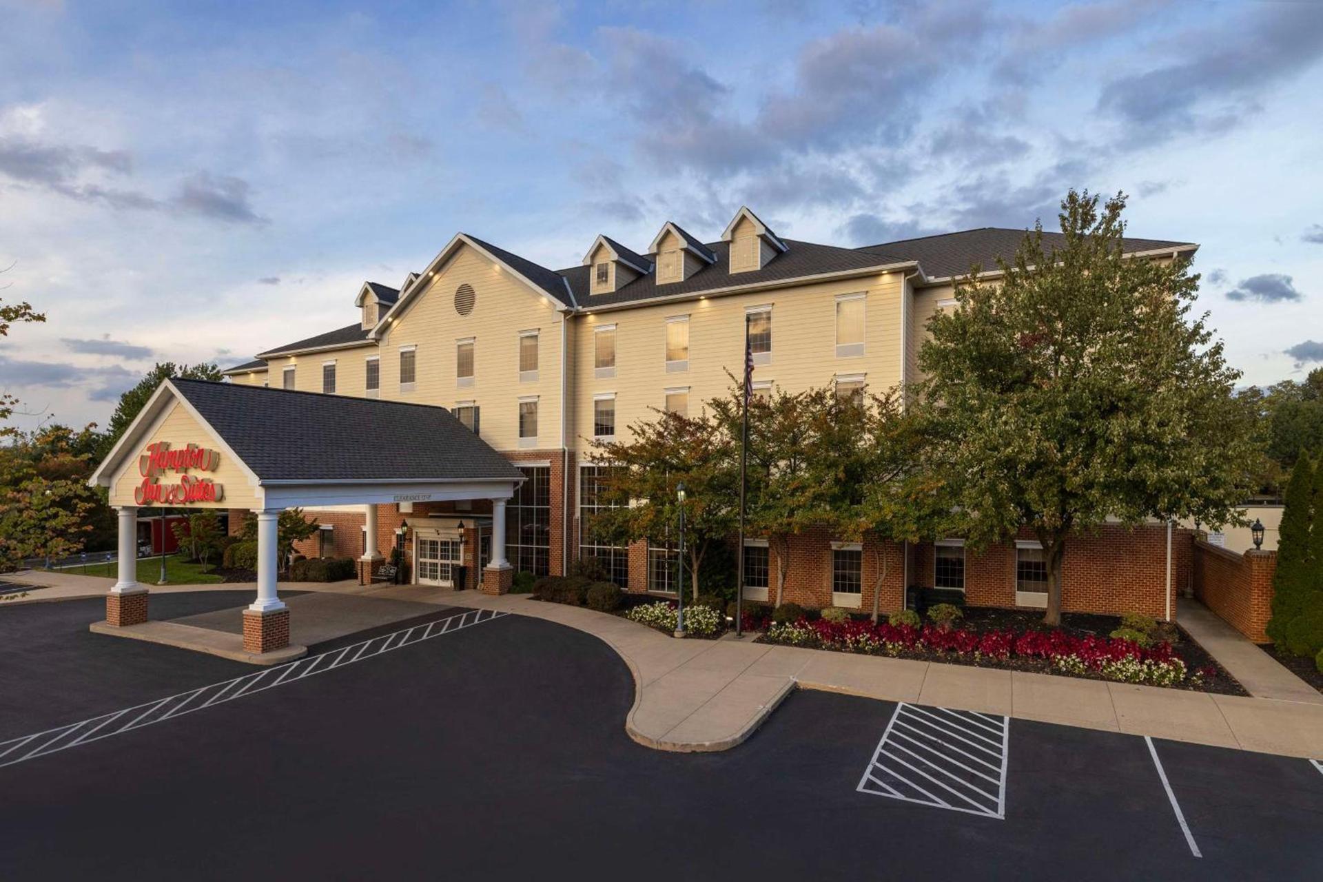 Hampton Inn & Suites State College at Williamsburg Square photo 1