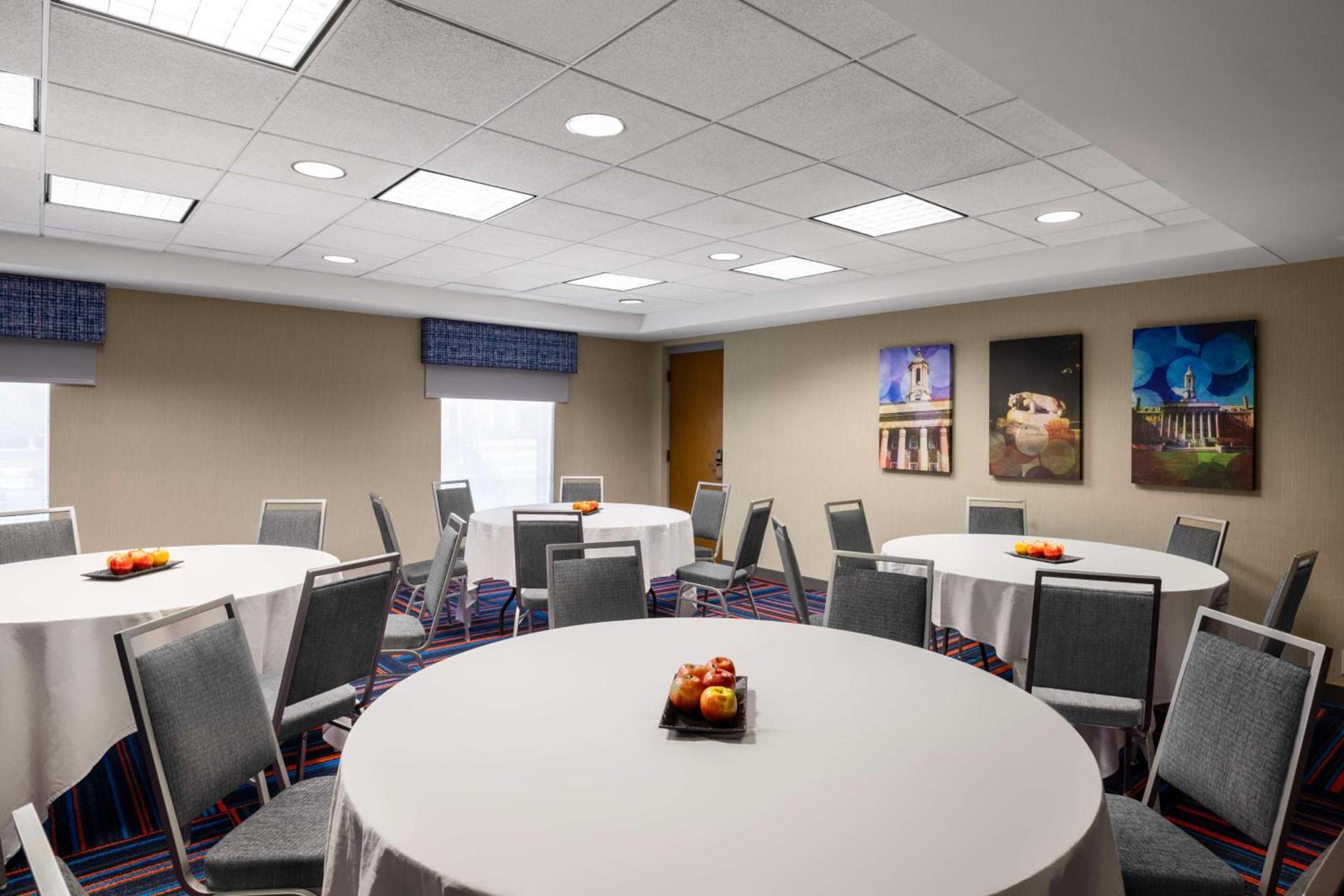 Hampton Inn & Suites State College at Williamsburg Square photo 27