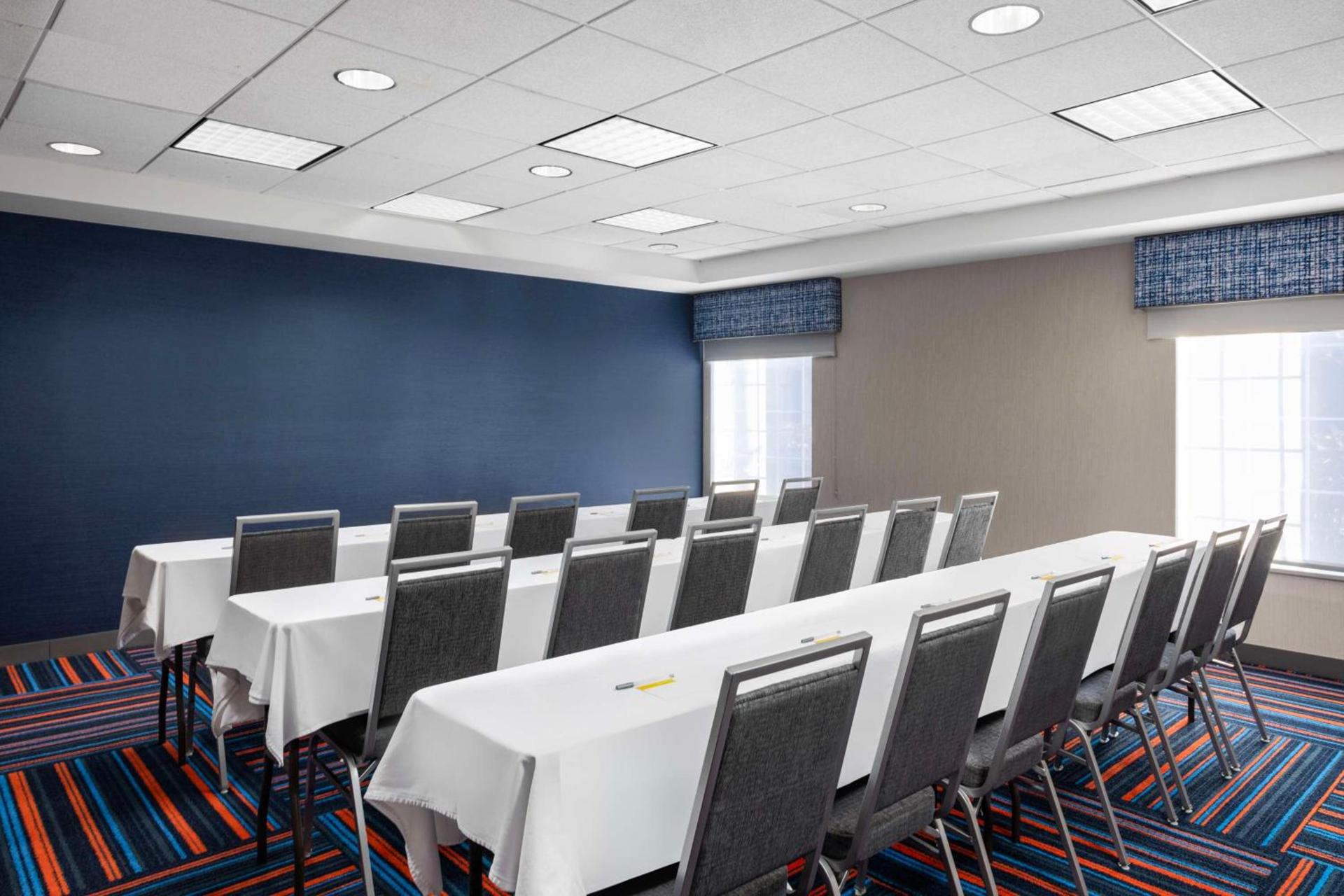 Hampton Inn & Suites State College at Williamsburg Square photo 26