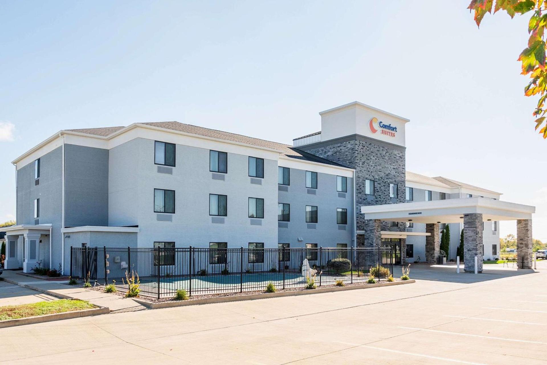 Comfort Suites Bloomington I-55 and I-74 photo 4