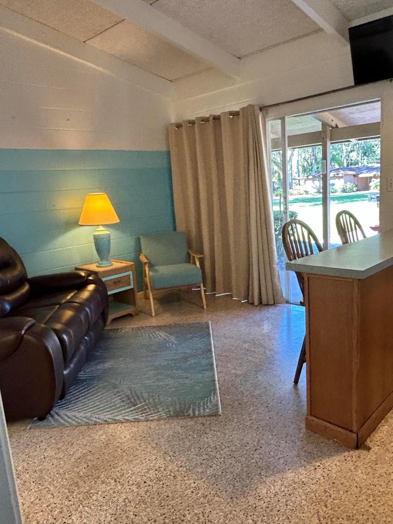 Tropical Marina & Resort on Lake Beresford photo 15