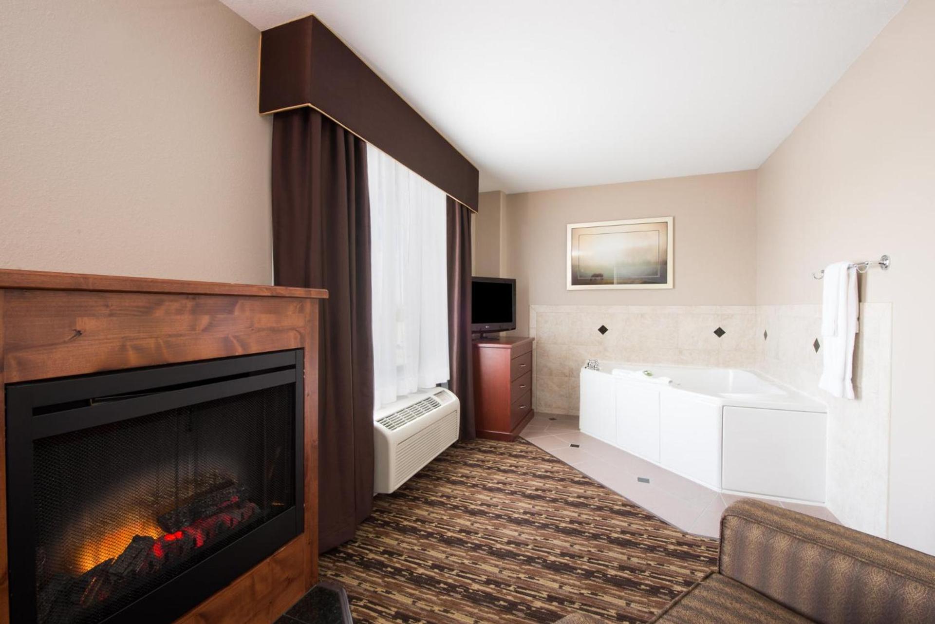 Holiday Inn Express & Suites Douglas by IHG photo 36