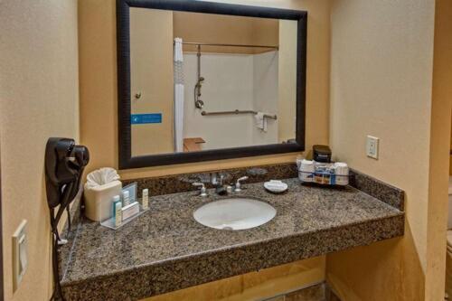 Hampton Inn & Suites Corsicana photo 44