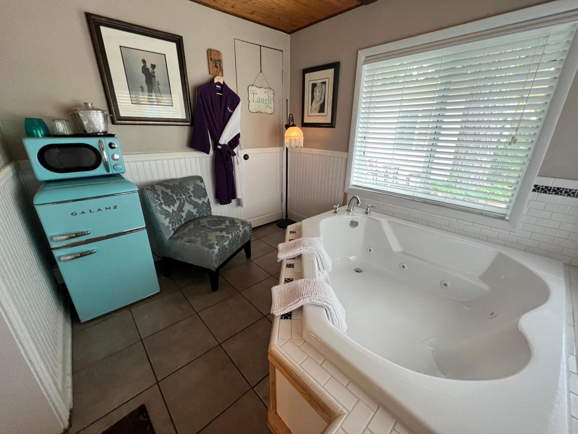 Sherwood Court Cottages & Guest Rooms photo 23