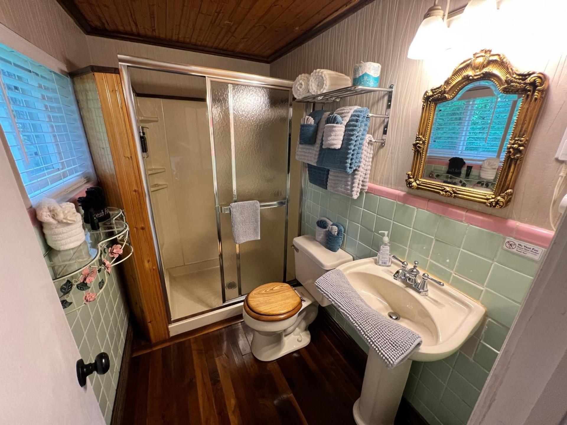Sherwood Court Cottages & Guest Rooms photo 24