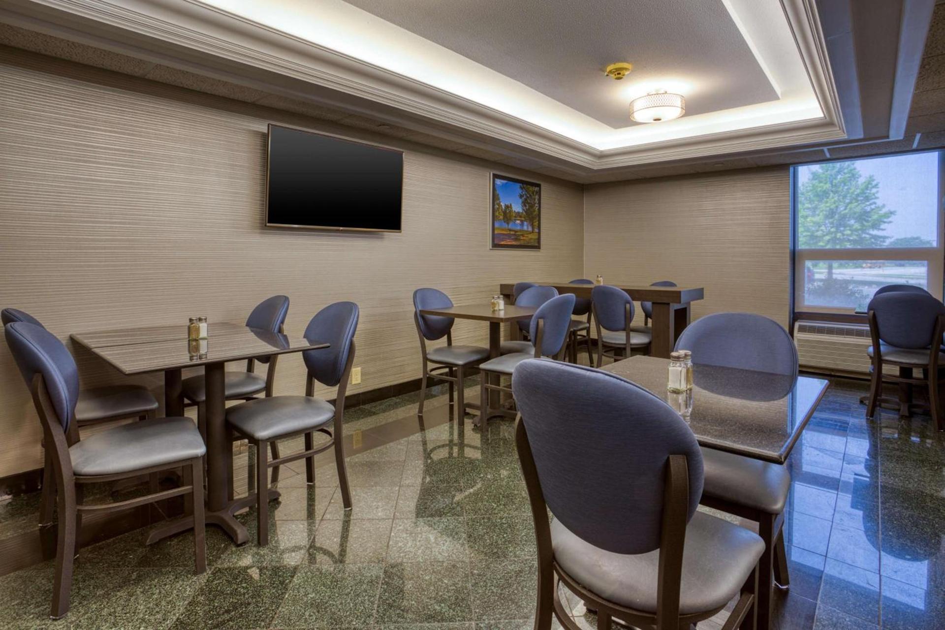 Drury Inn & Suites St. Louis - Fairview Heights photo 7