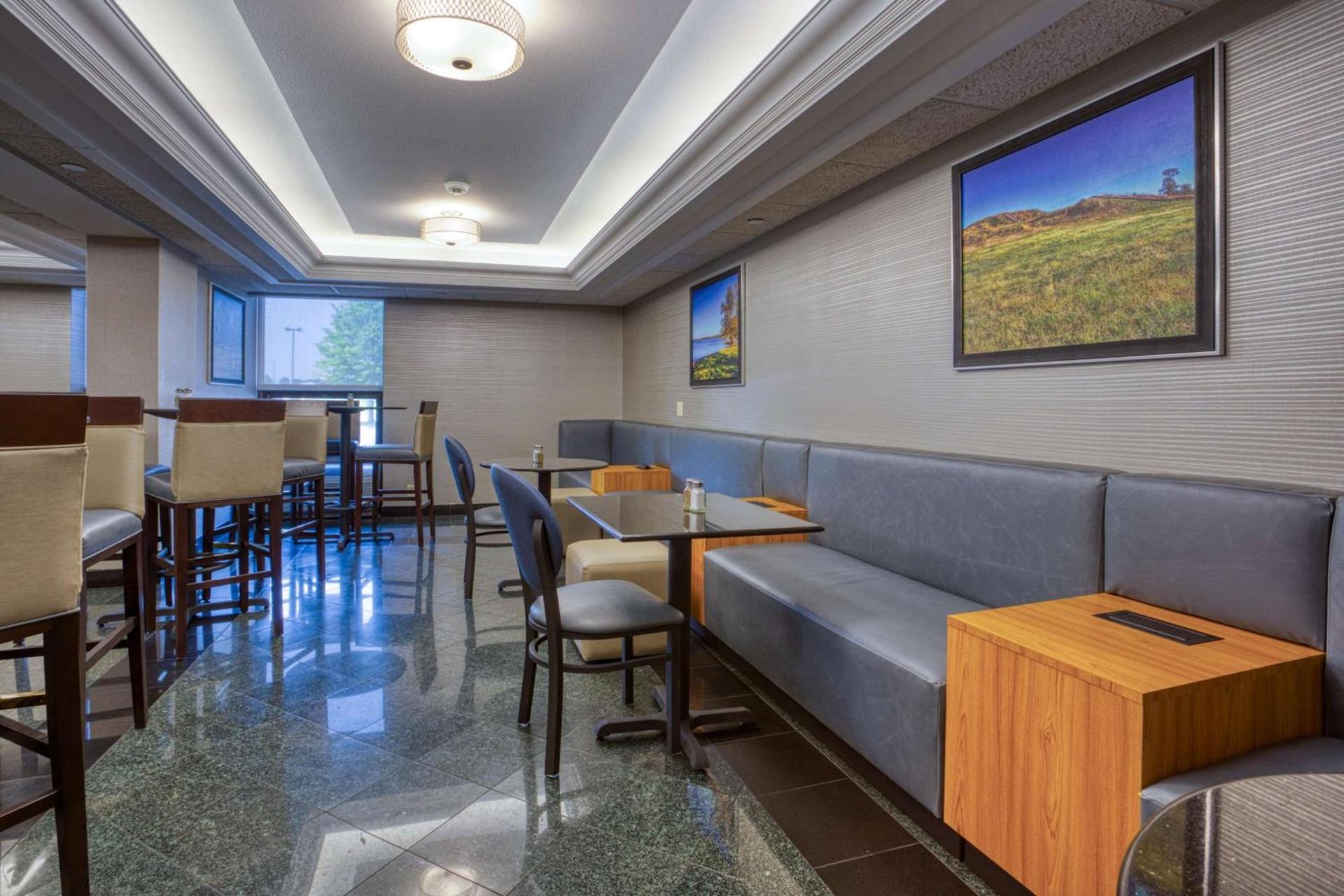 Drury Inn & Suites St. Louis - Fairview Heights photo 8