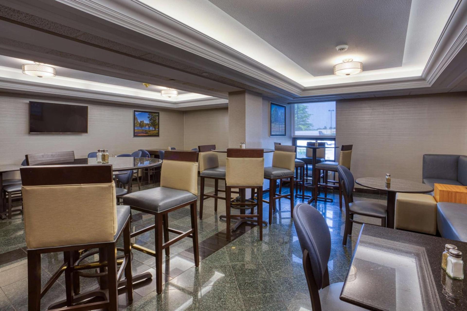 Drury Inn & Suites St. Louis - Fairview Heights photo 9