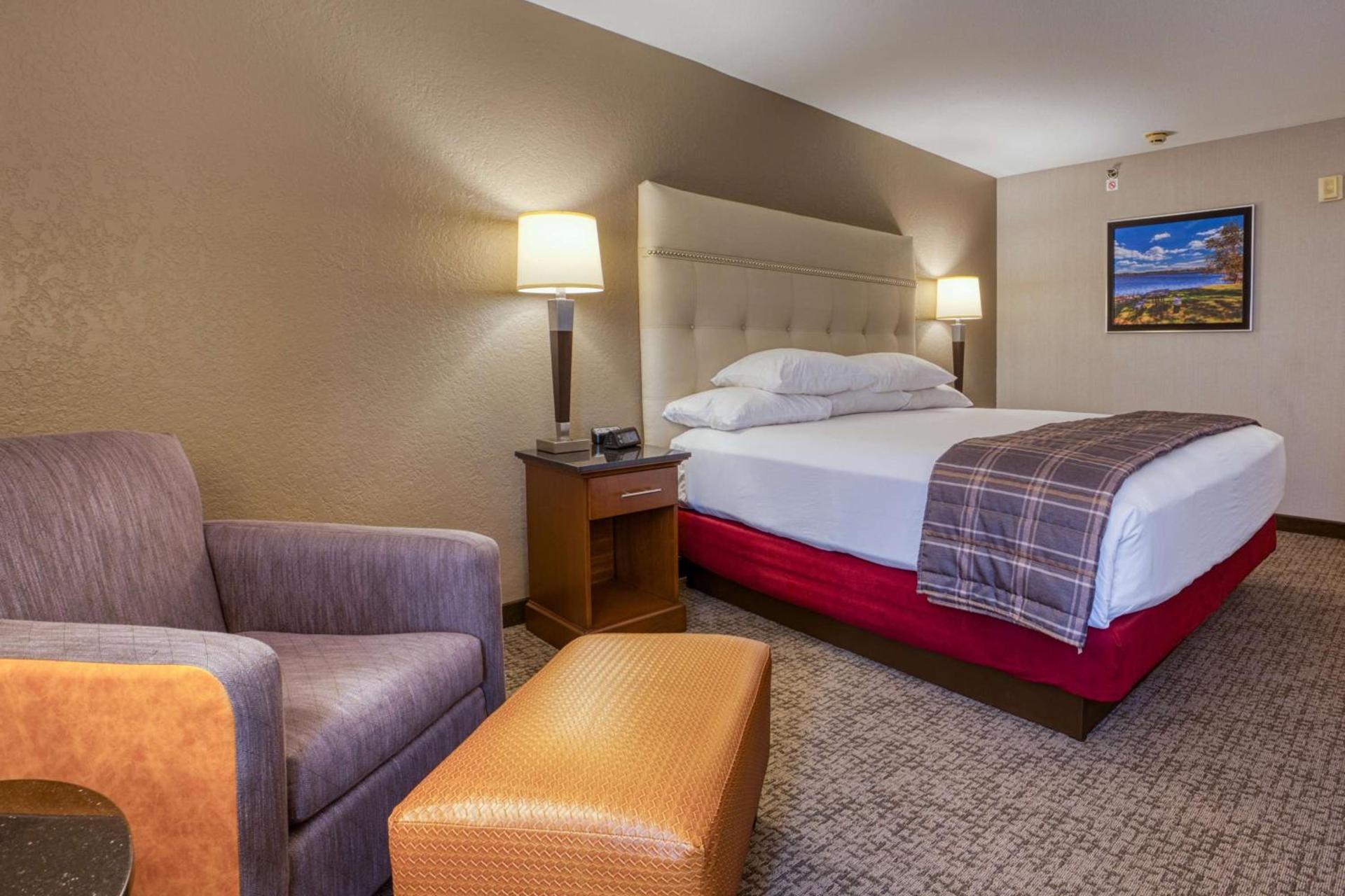 Drury Inn & Suites St. Louis - Fairview Heights photo 16