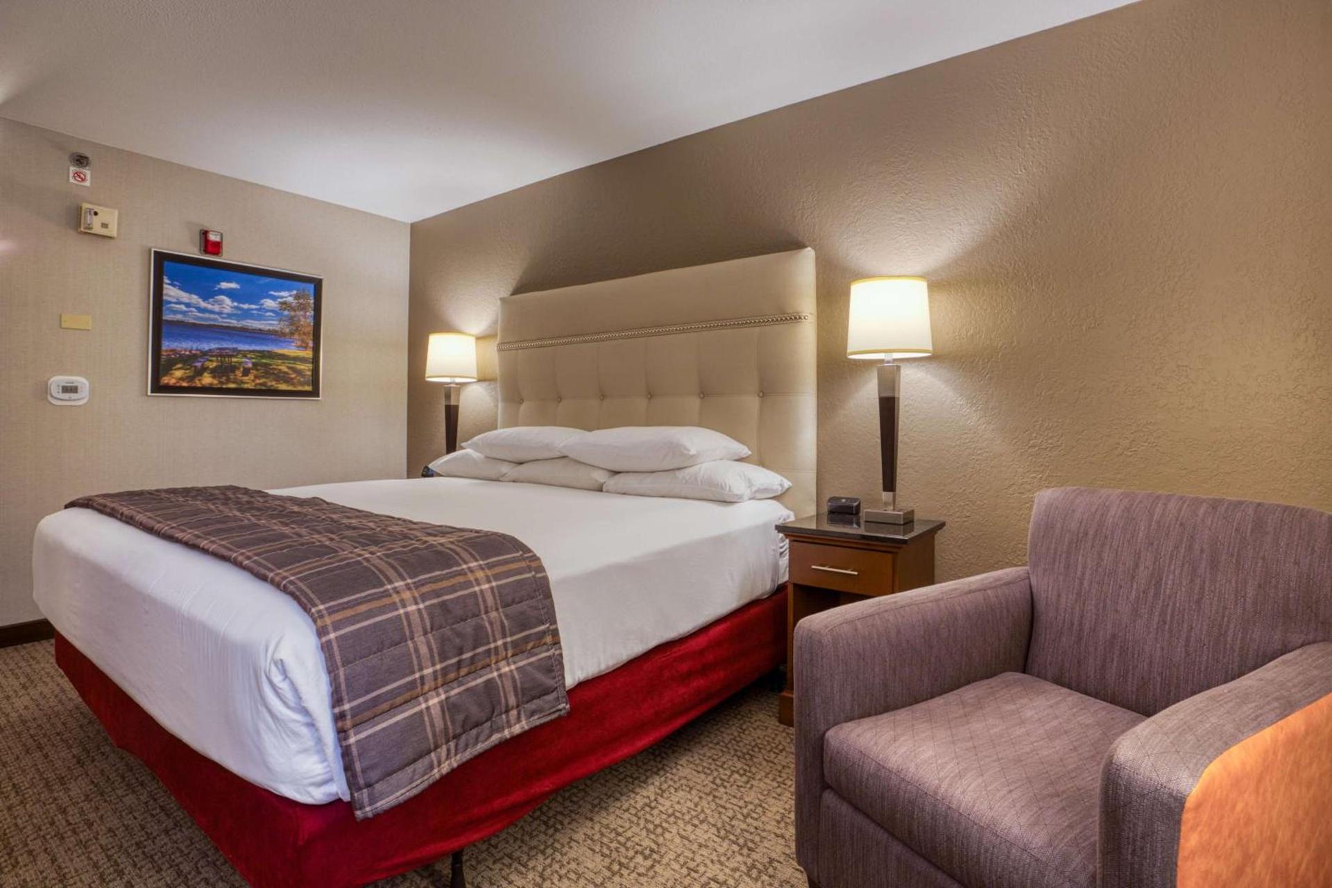 Drury Inn & Suites St. Louis - Fairview Heights photo 17