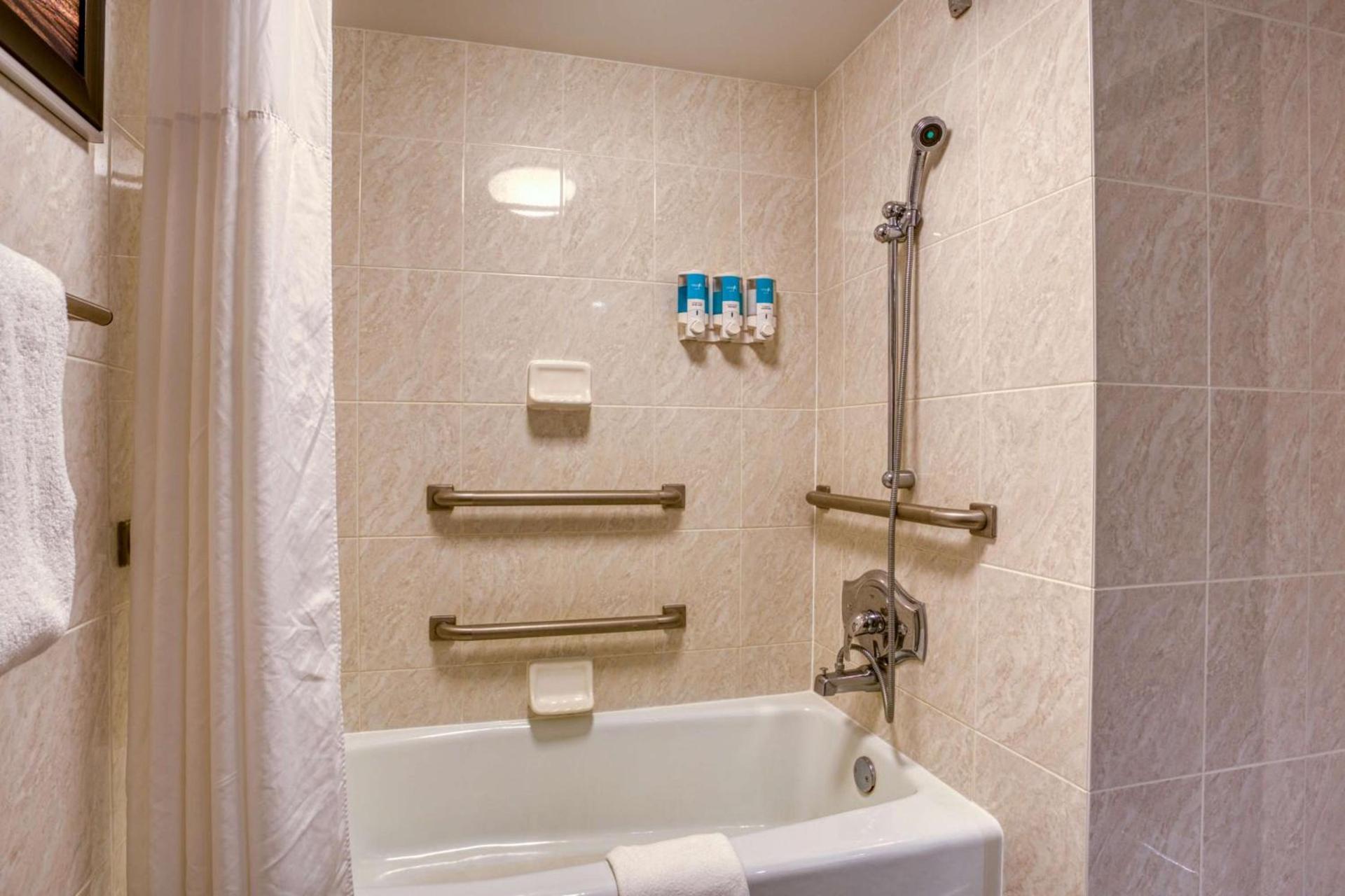 Drury Inn & Suites St. Louis - Fairview Heights photo 32