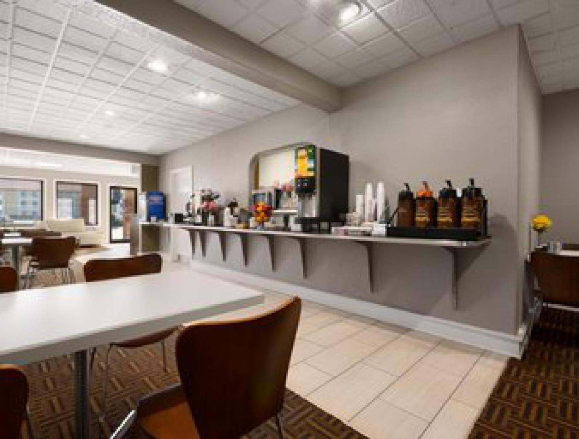 Super 8 by Wyndham Wytheville photo 30