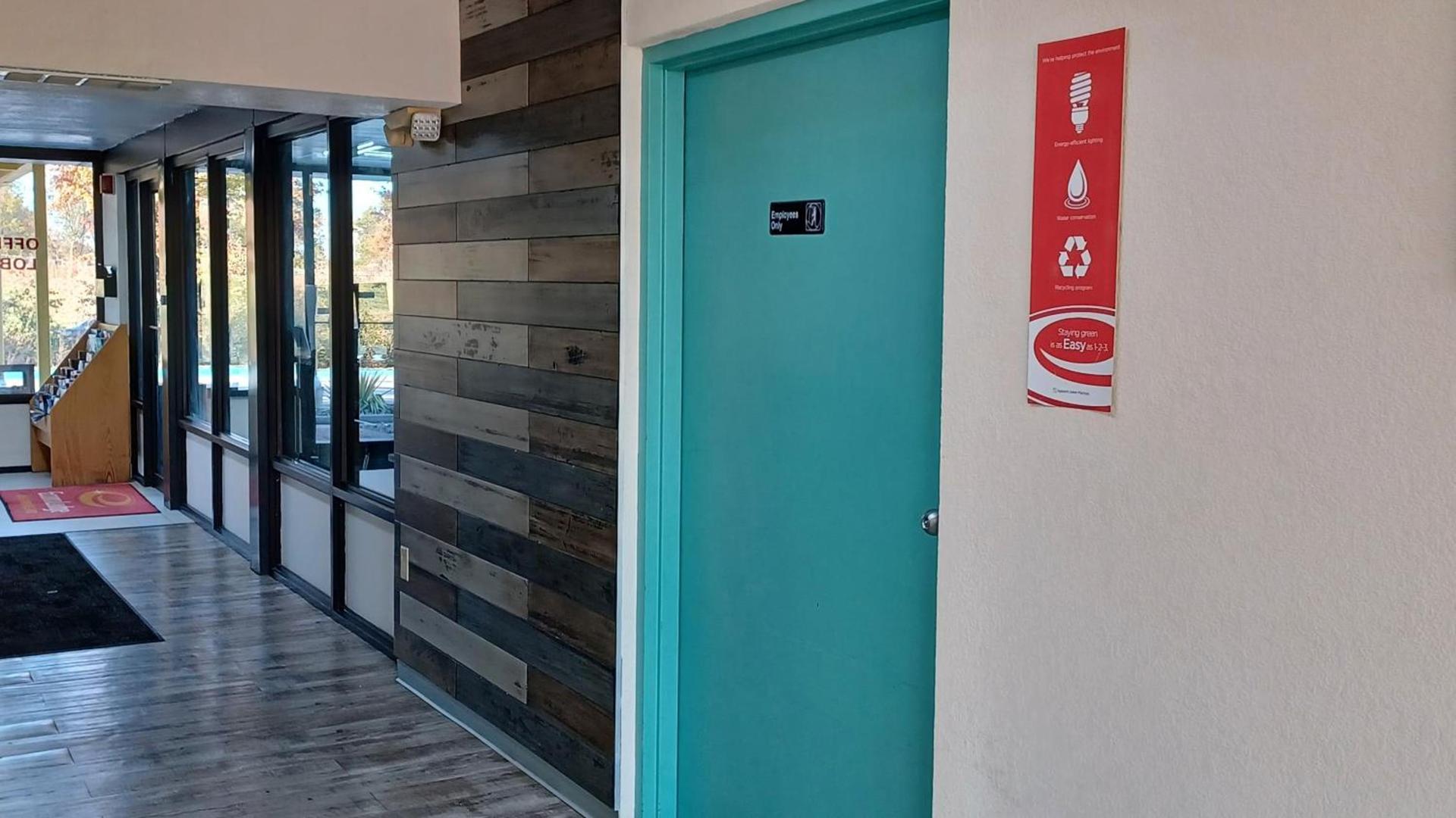 Econo Lodge Oak Grove-Blue Springs photo 8