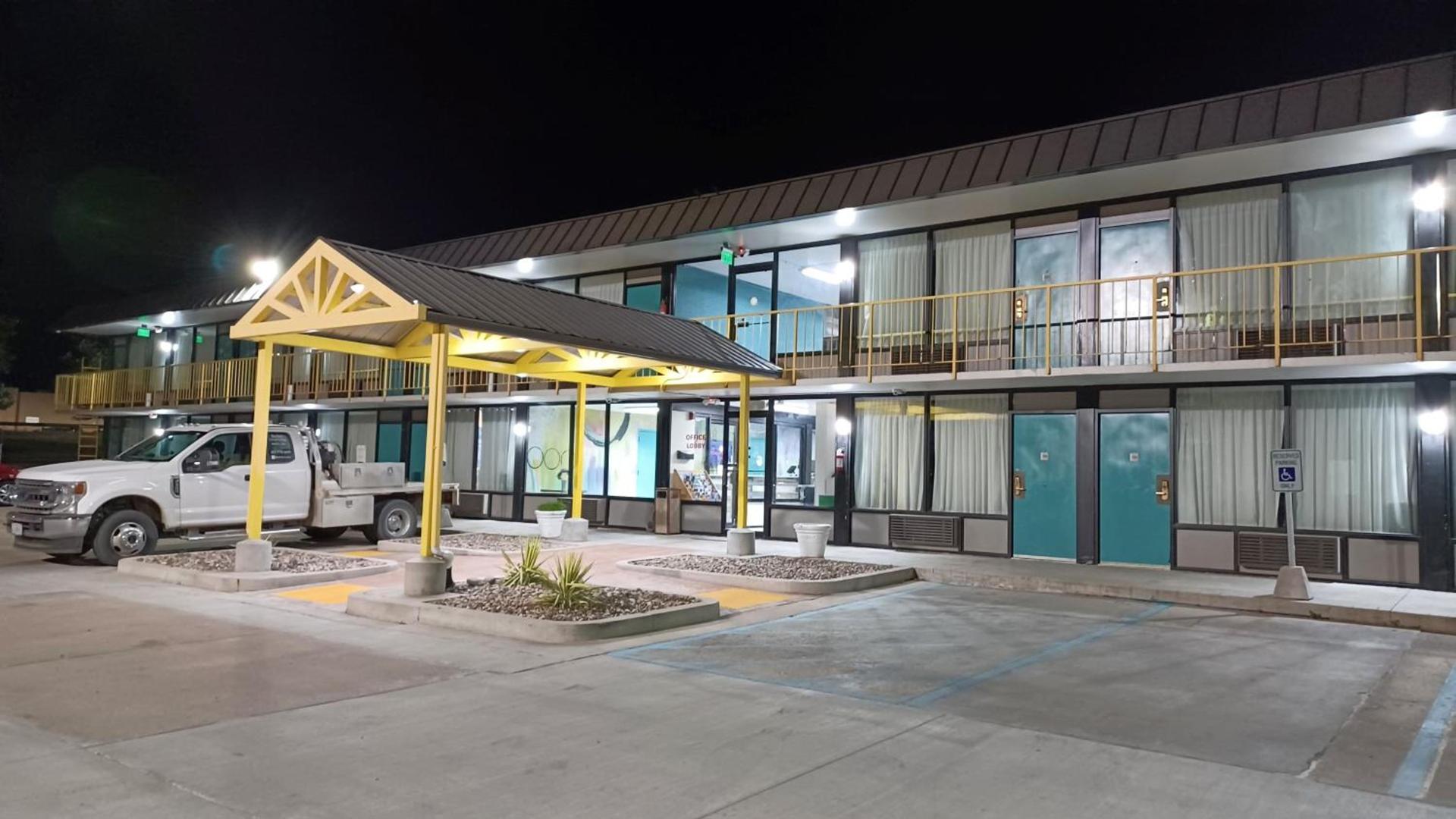 Econo Lodge Oak Grove-Blue Springs photo 1