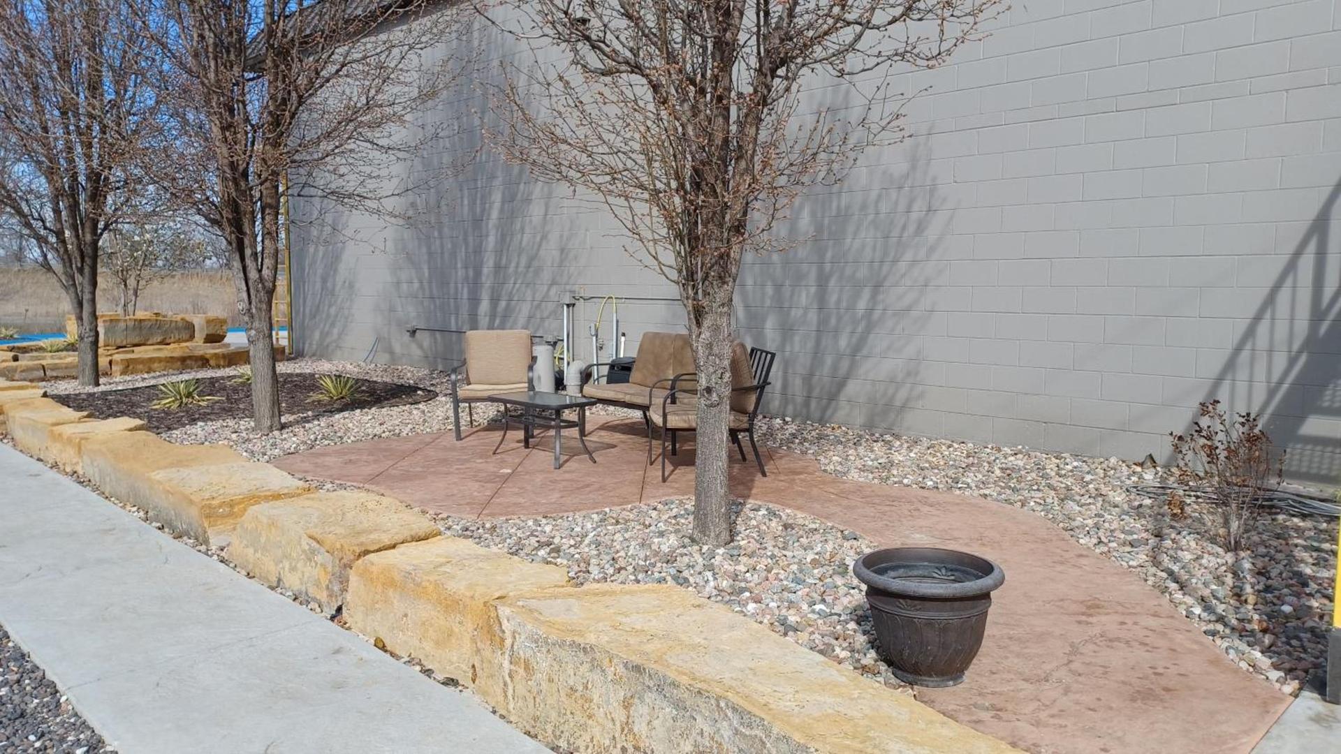 Econo Lodge Oak Grove-Blue Springs photo 13