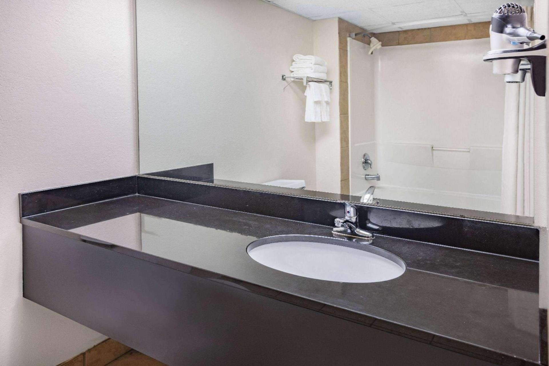 Ramada by Wyndham West Atlantic City photo 18