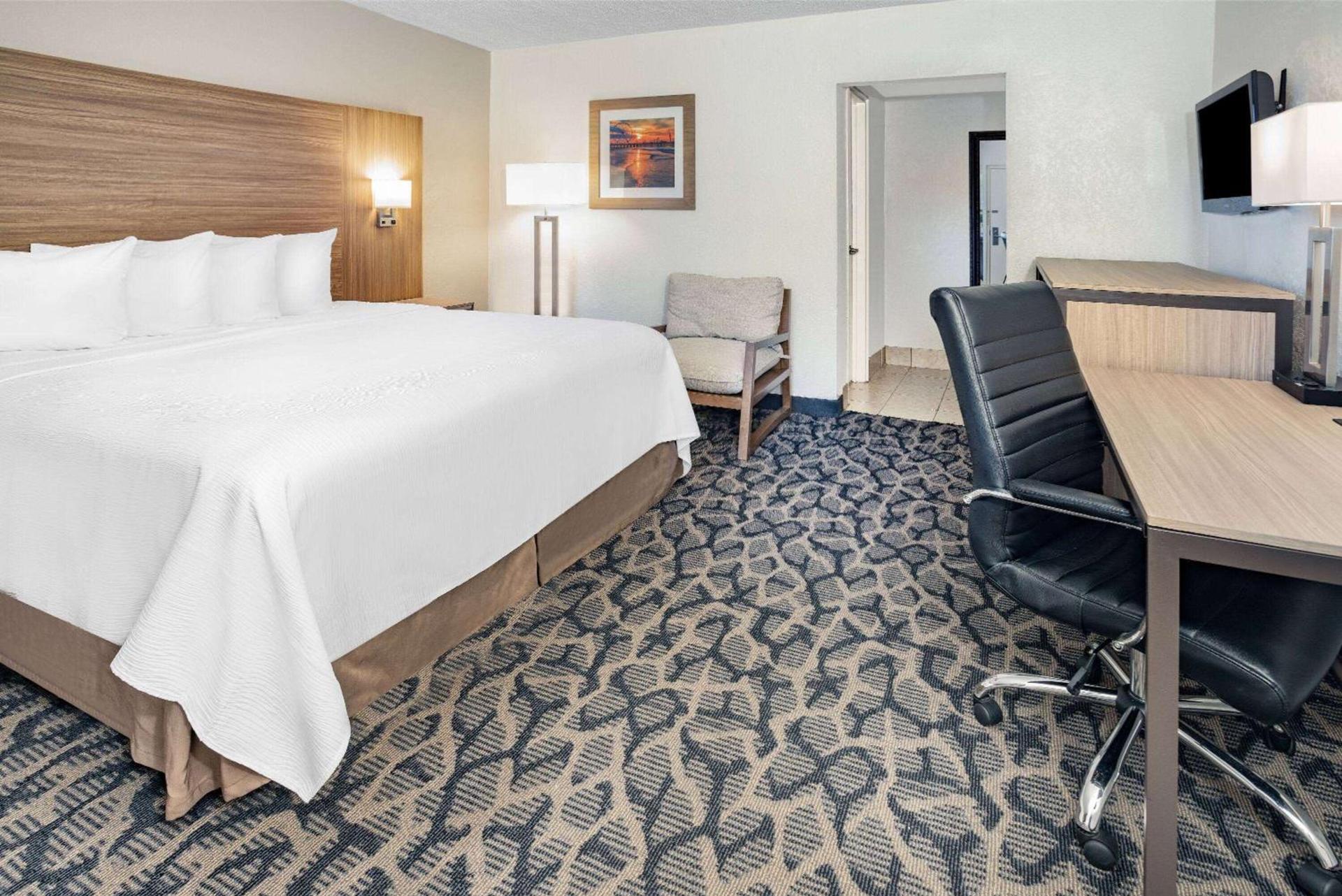 Ramada by Wyndham West Atlantic City photo 25