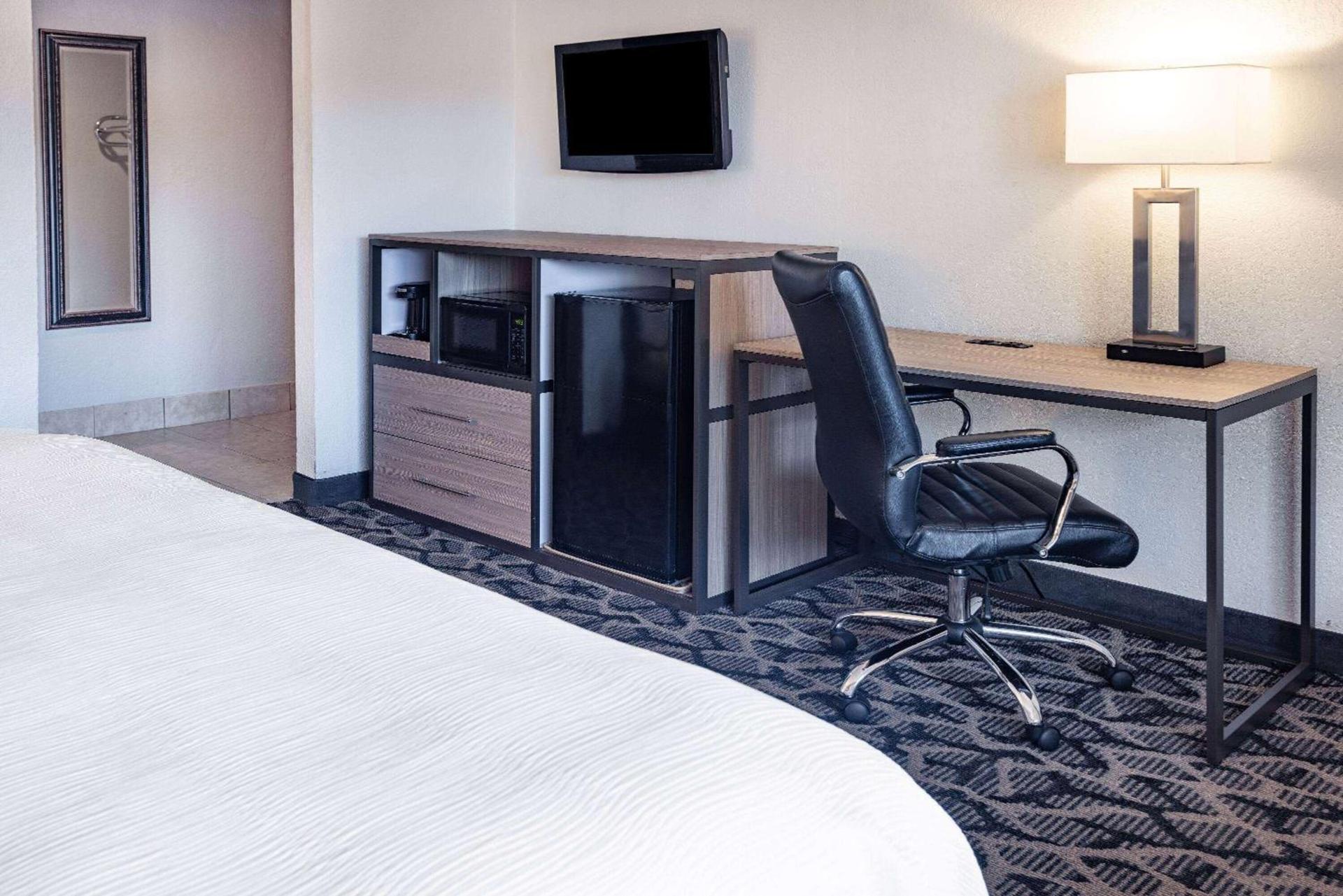 Ramada by Wyndham West Atlantic City photo 27