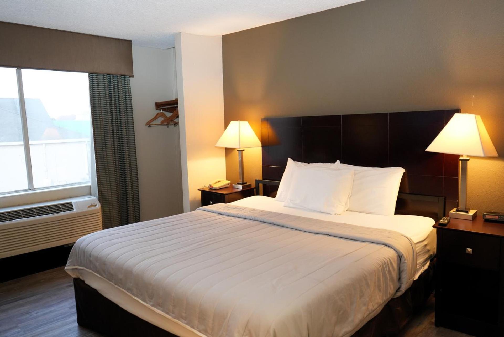 Copley Inn & Suites By OYO Akron OH photo 7