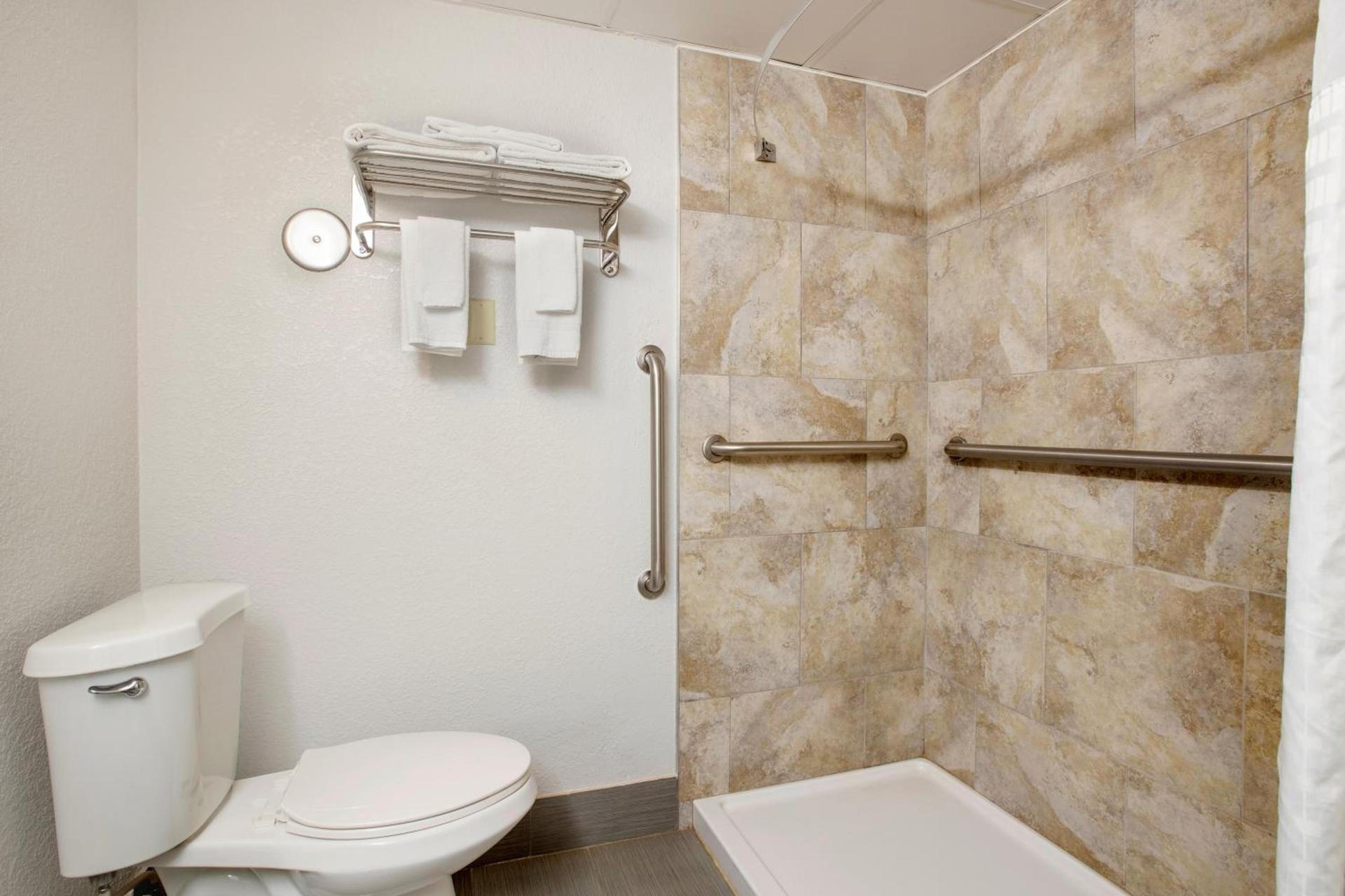 Quality Inn Newton at I-80 photo 43