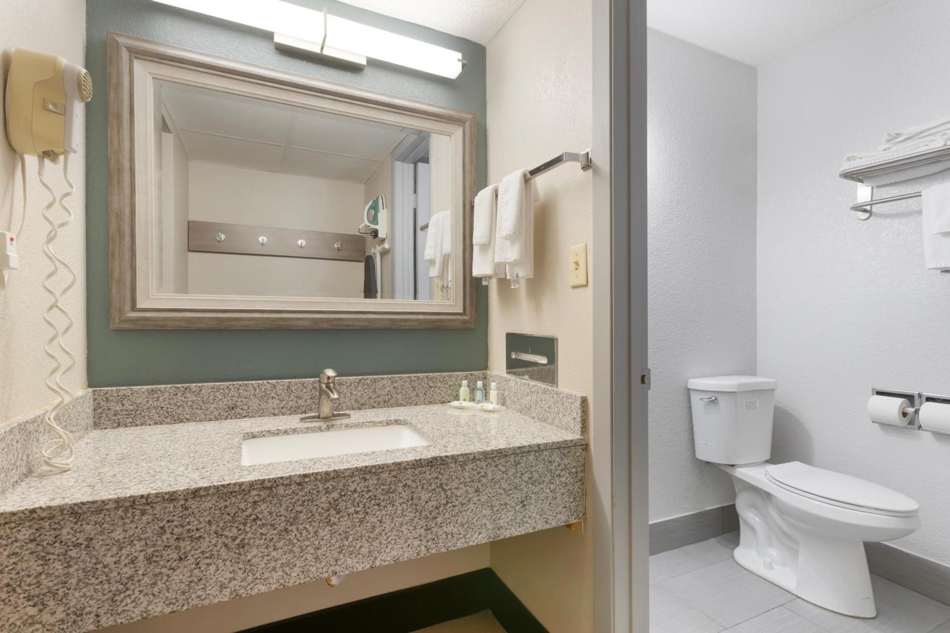 Quality Inn Newton at I-80 photo 73