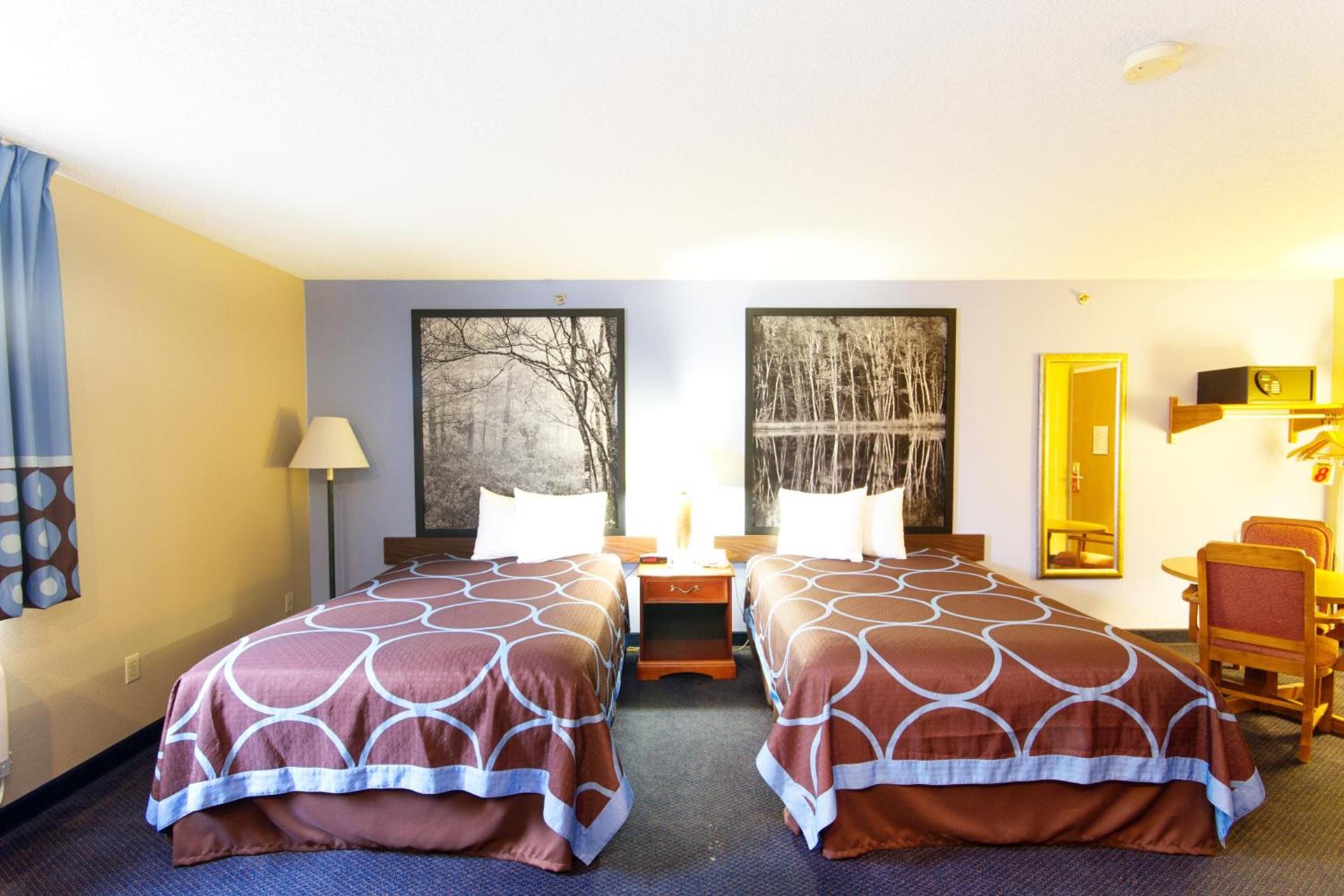 Super 8 by Wyndham Adrian photo 37