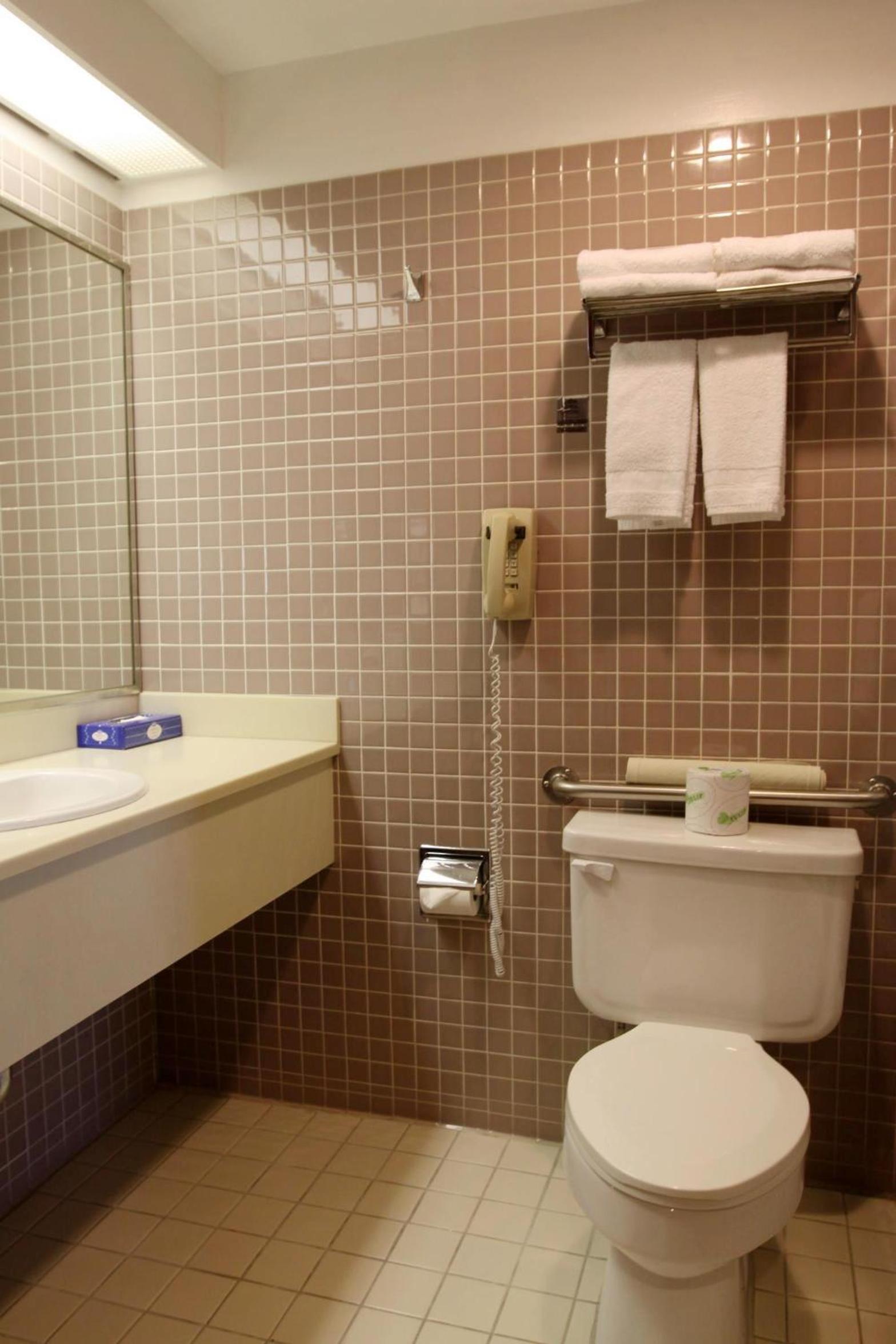Metro Plaza Hotel photo 20