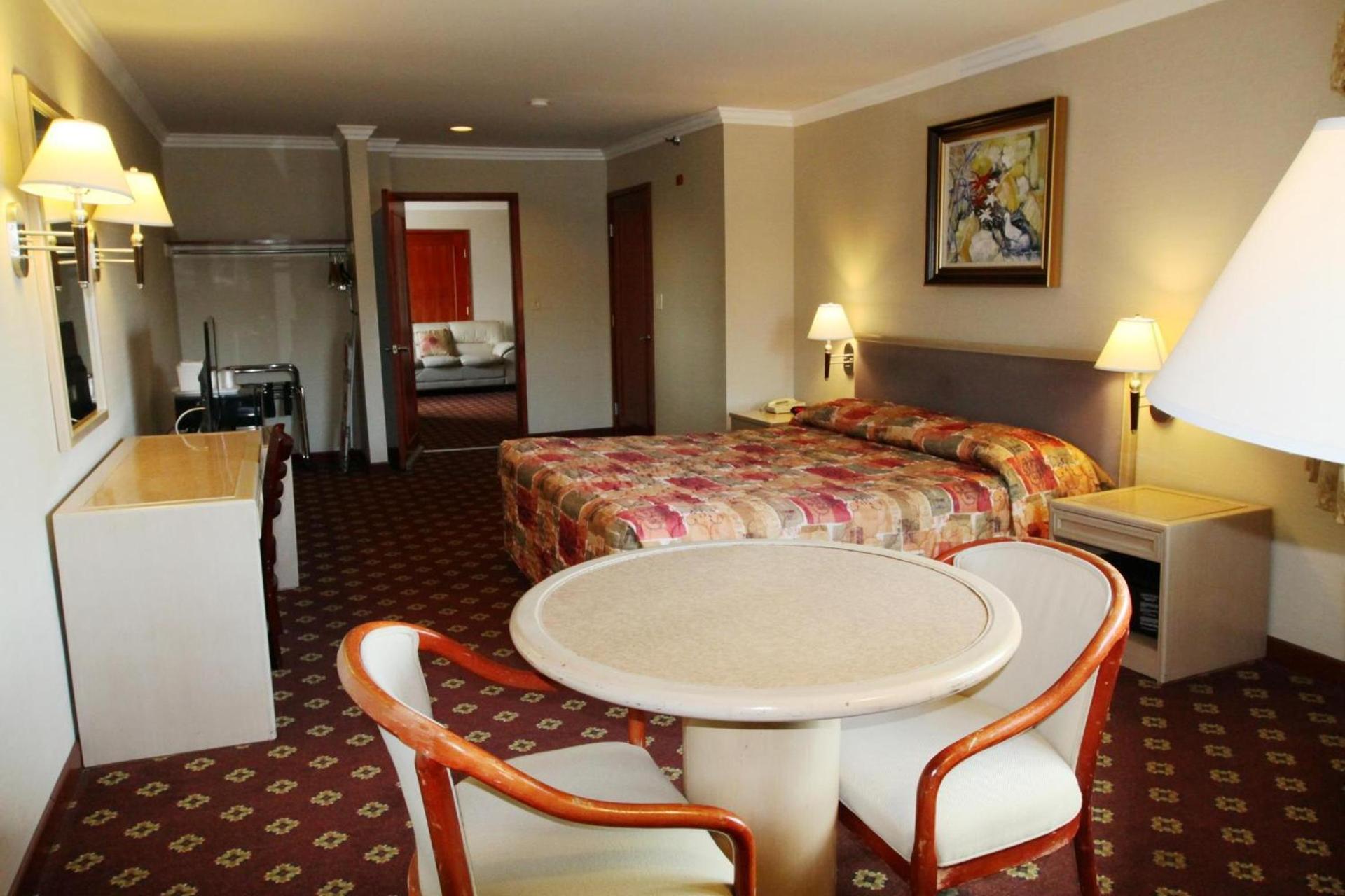 Metro Plaza Hotel photo 13