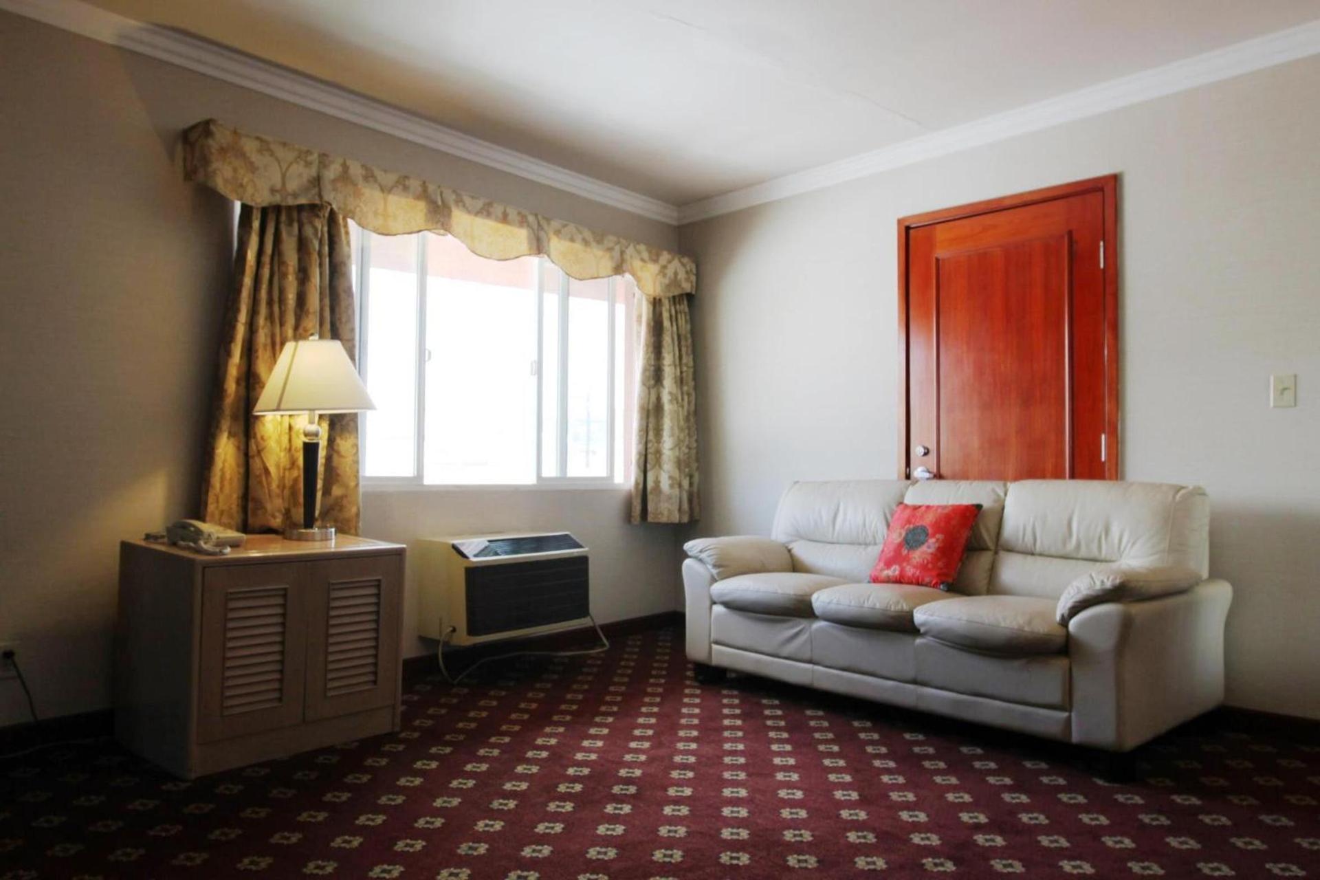 Metro Plaza Hotel photo 16