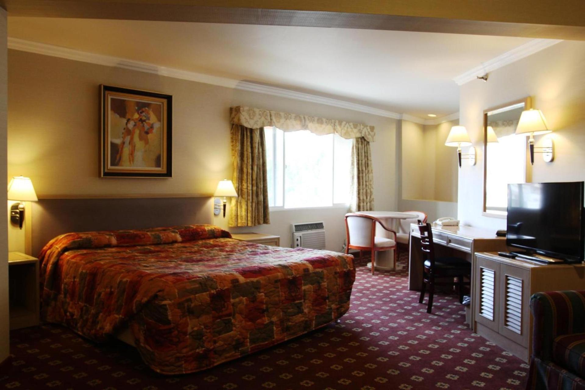 Metro Plaza Hotel photo 14