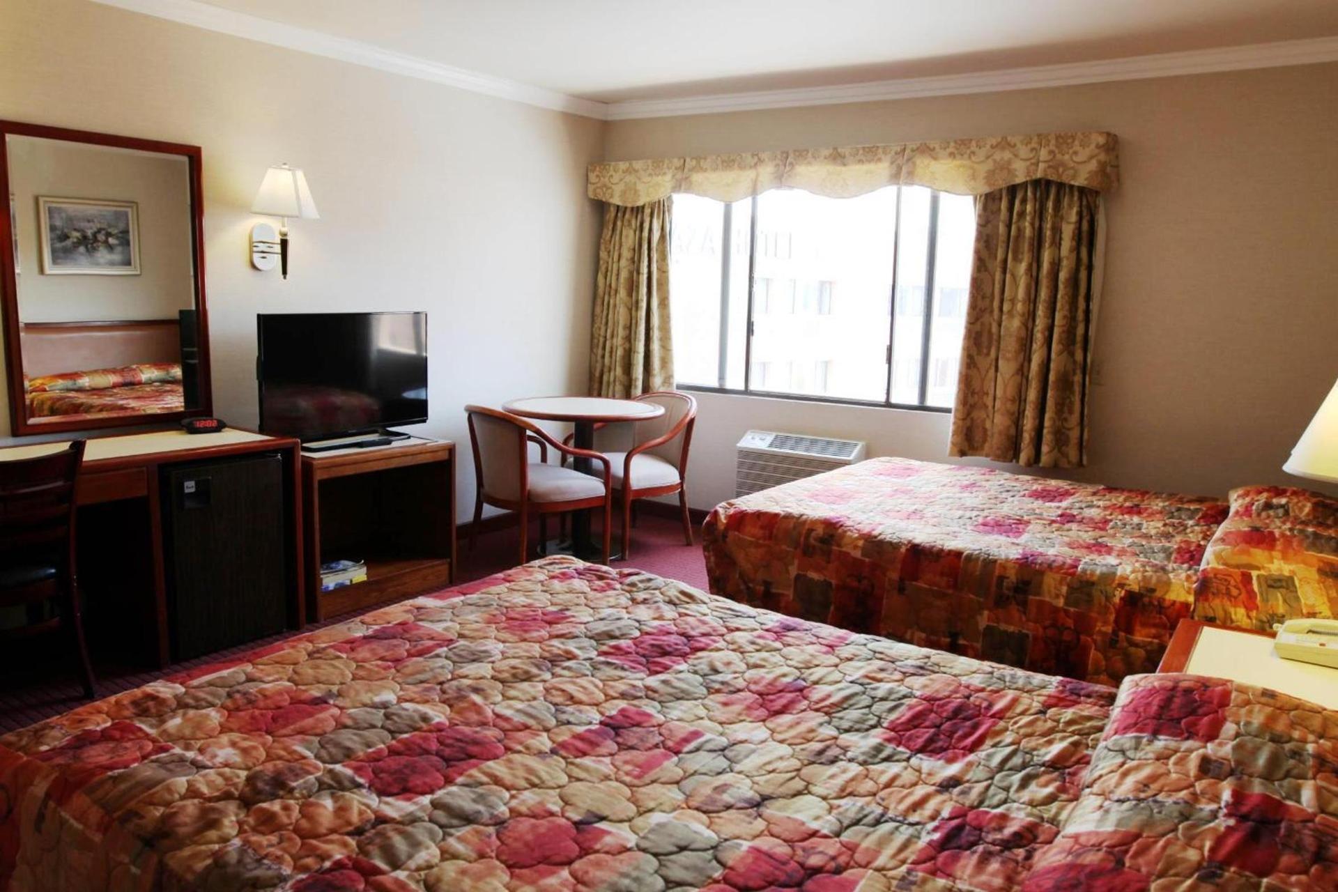 Metro Plaza Hotel photo 11