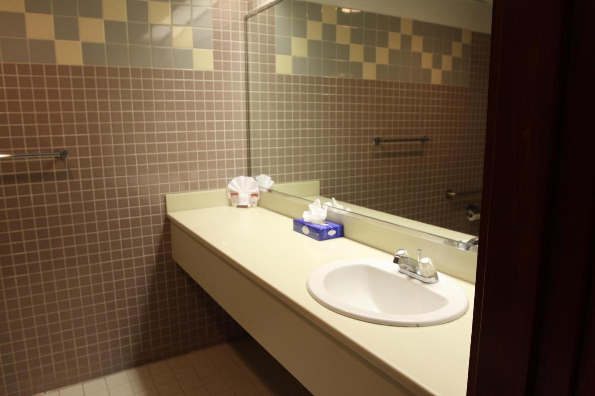 Metro Plaza Hotel photo 17