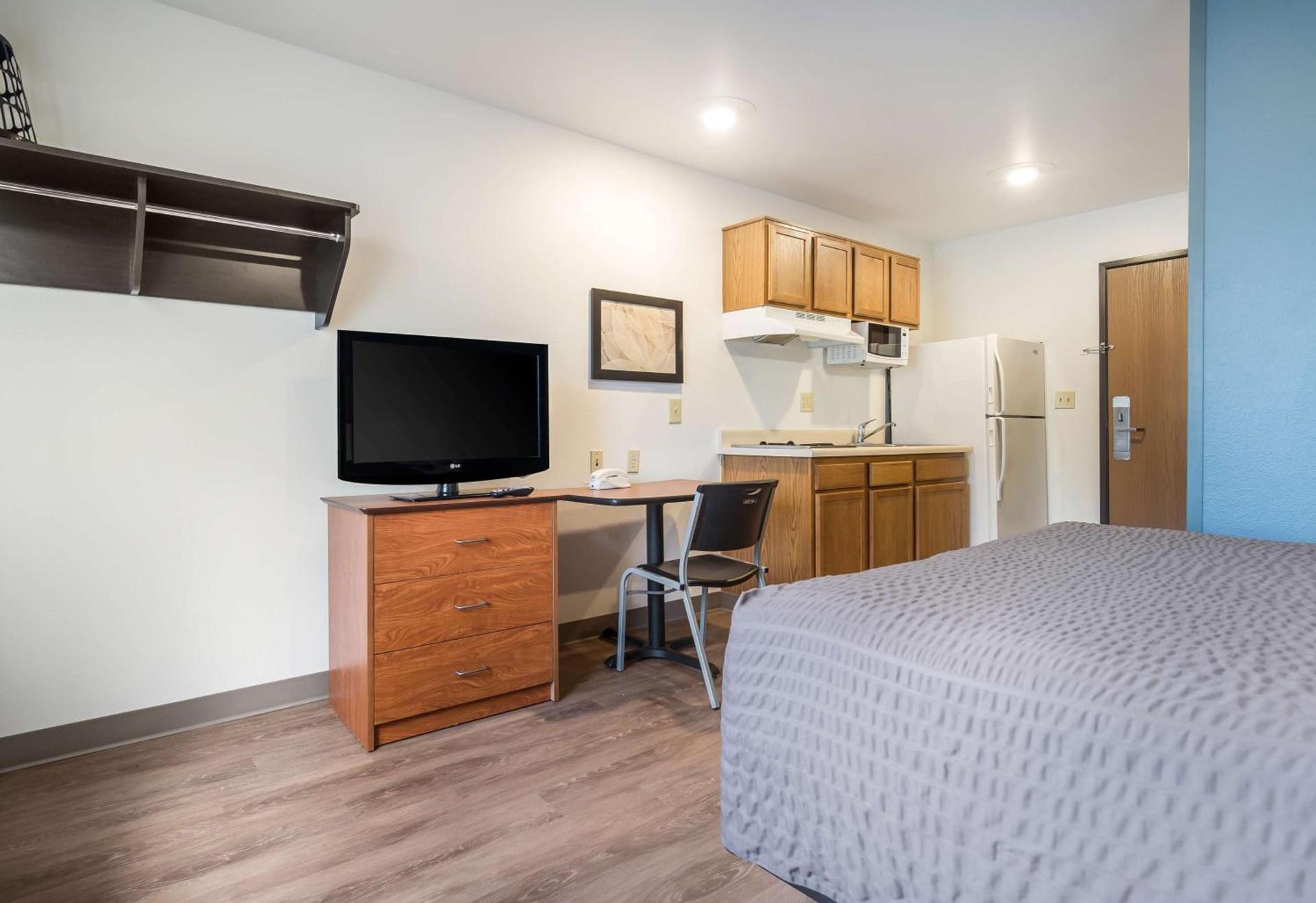 Studio 6 Extended Stay Fort Myers FL photo 5