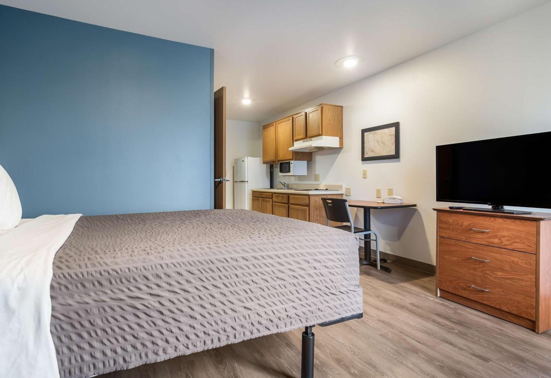 Studio 6 Extended Stay Fort Myers FL photo 8