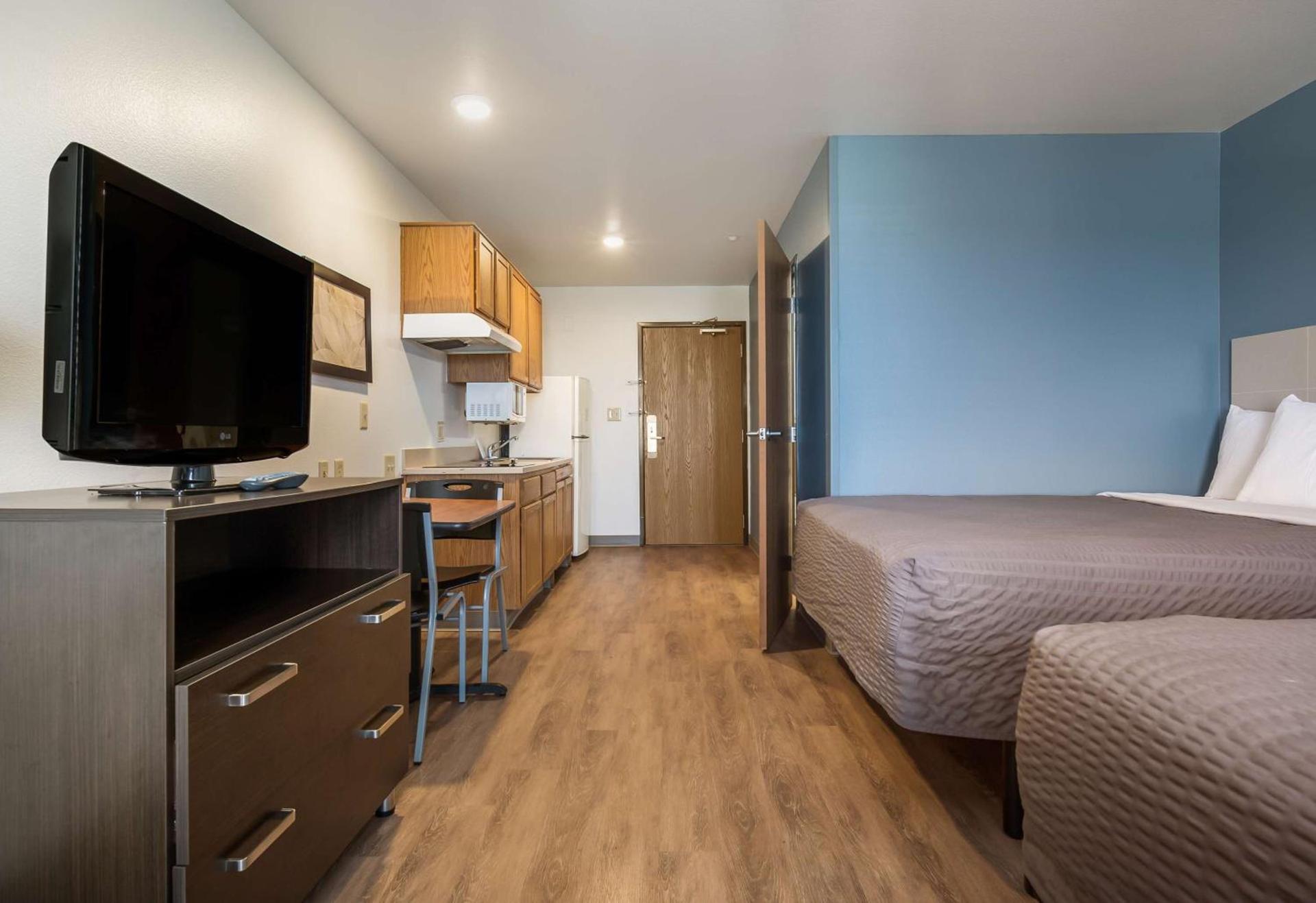 Studio 6 Extended Stay Fort Myers FL photo 12