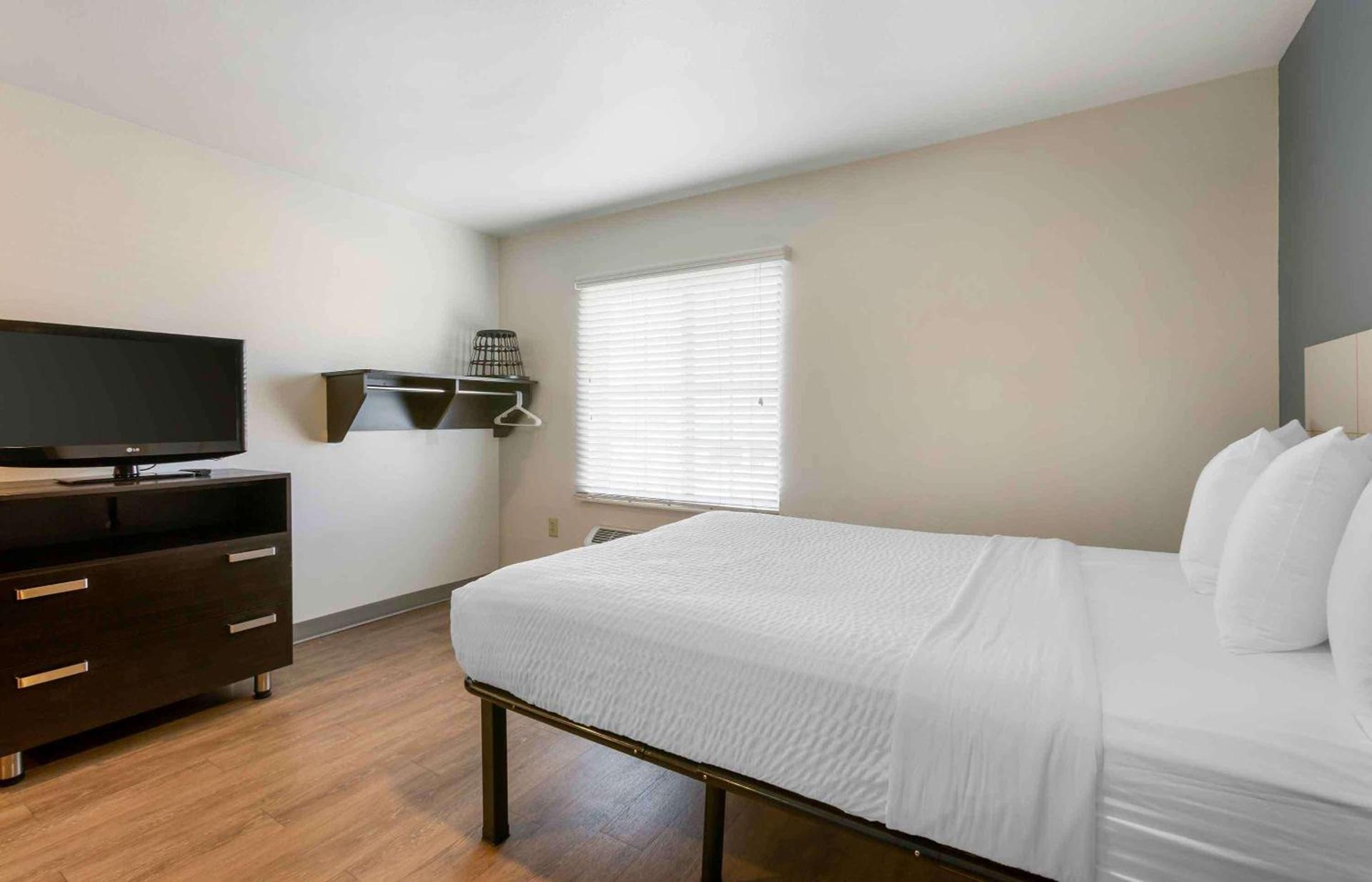 Extended Stay America Select Suites - Phoenix - North photo 7