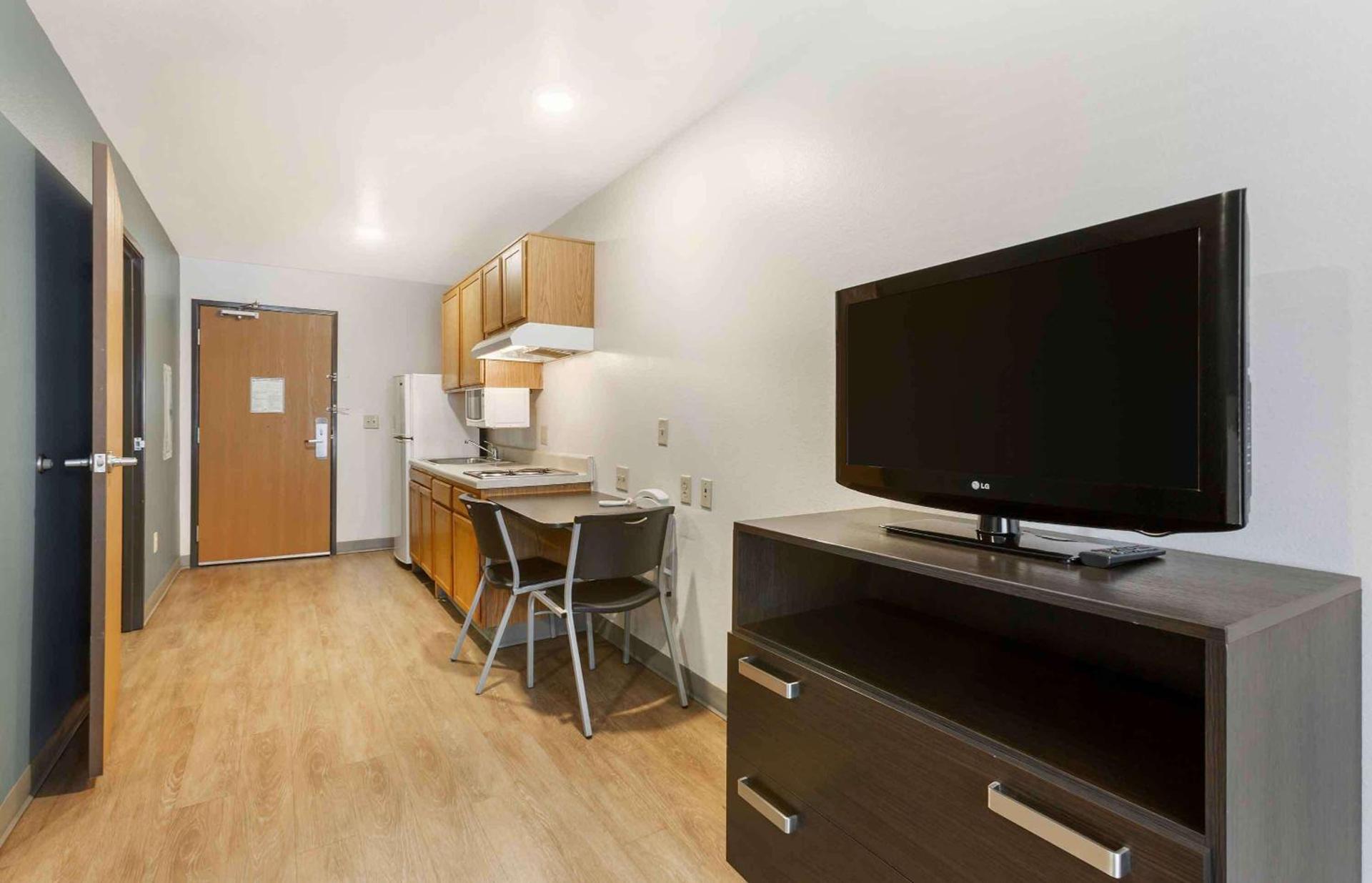 Extended Stay America Select Suites - Phoenix - North photo 8