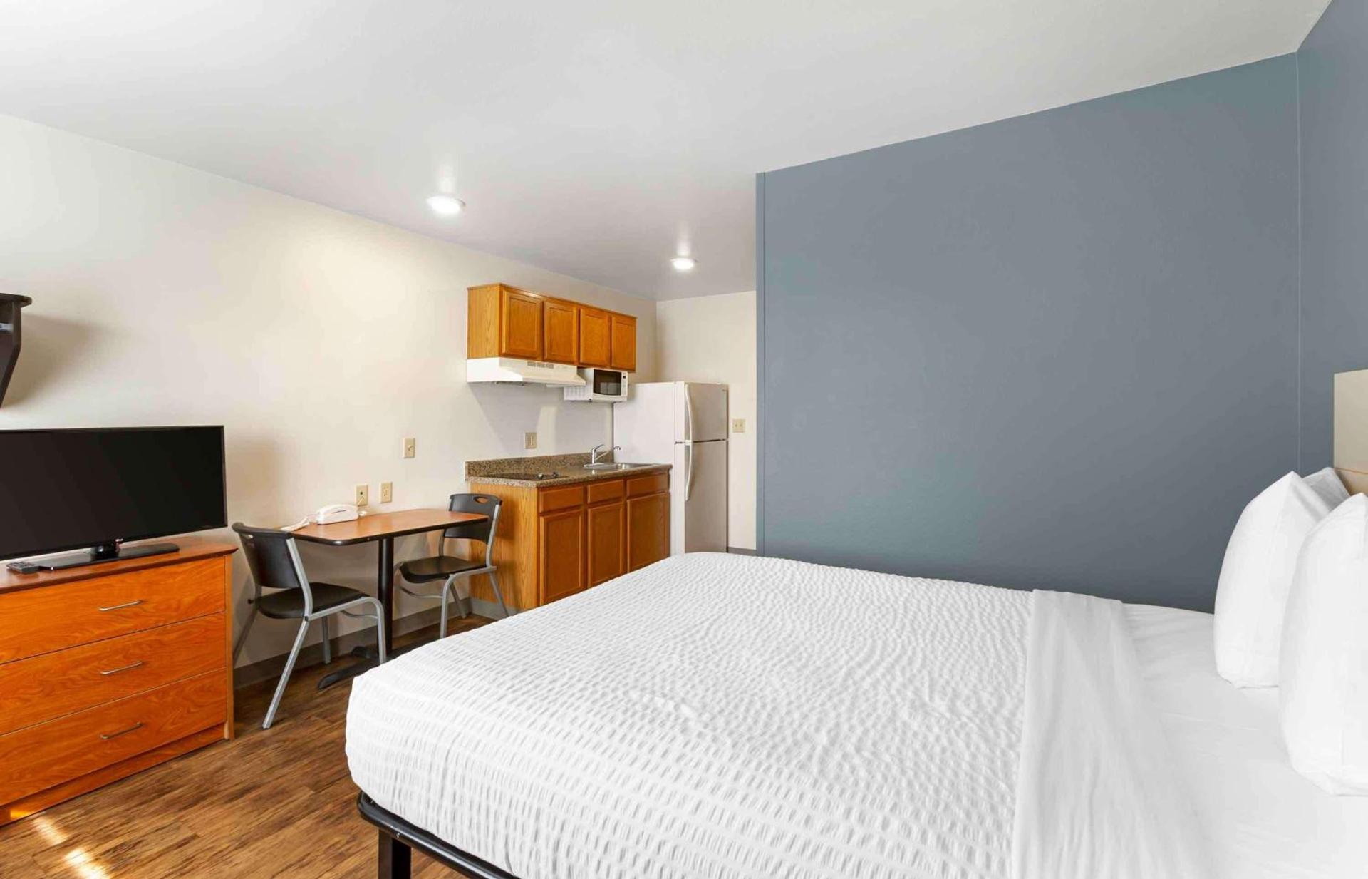 Extended Stay America Select Suites - Phoenix - North photo 10