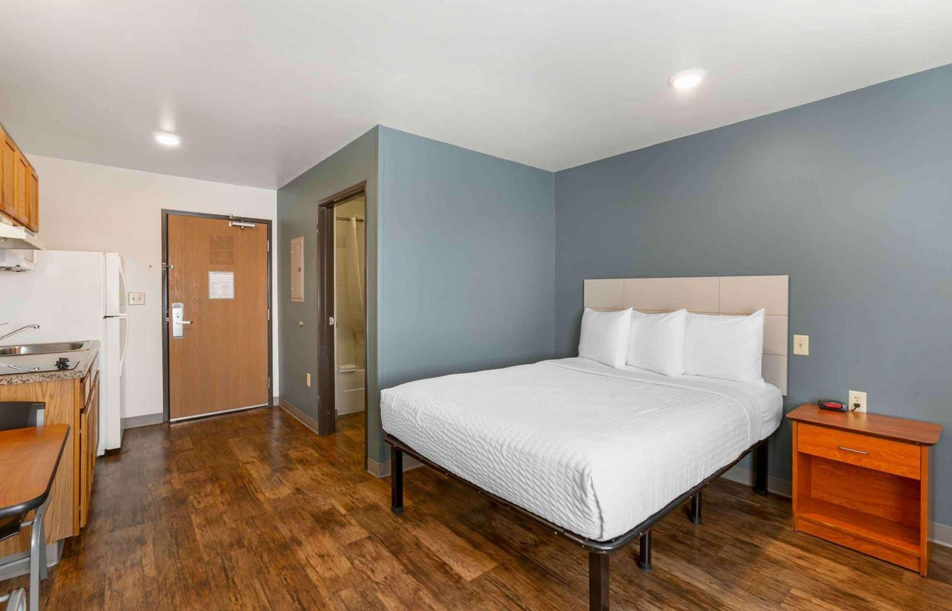 Extended Stay America Select Suites - Phoenix - North photo 9