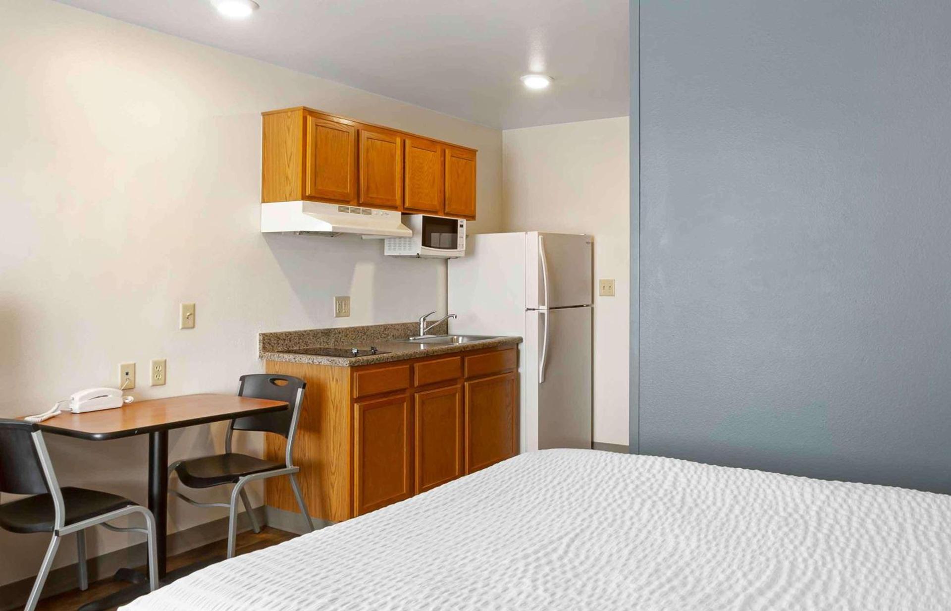 Extended Stay America Select Suites - Phoenix - North photo 12