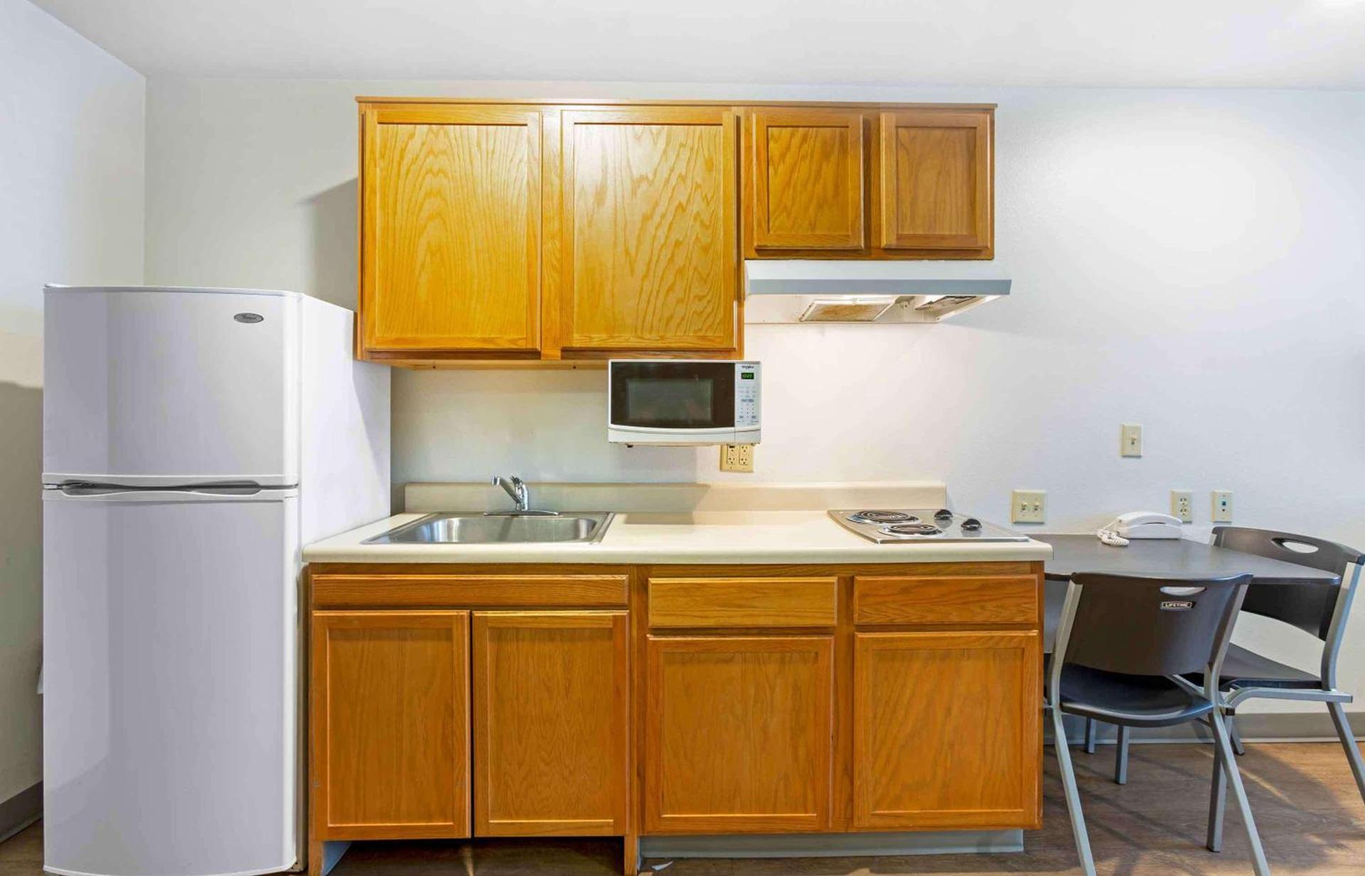 Extended Stay America Select Suites - Phoenix - North photo 13