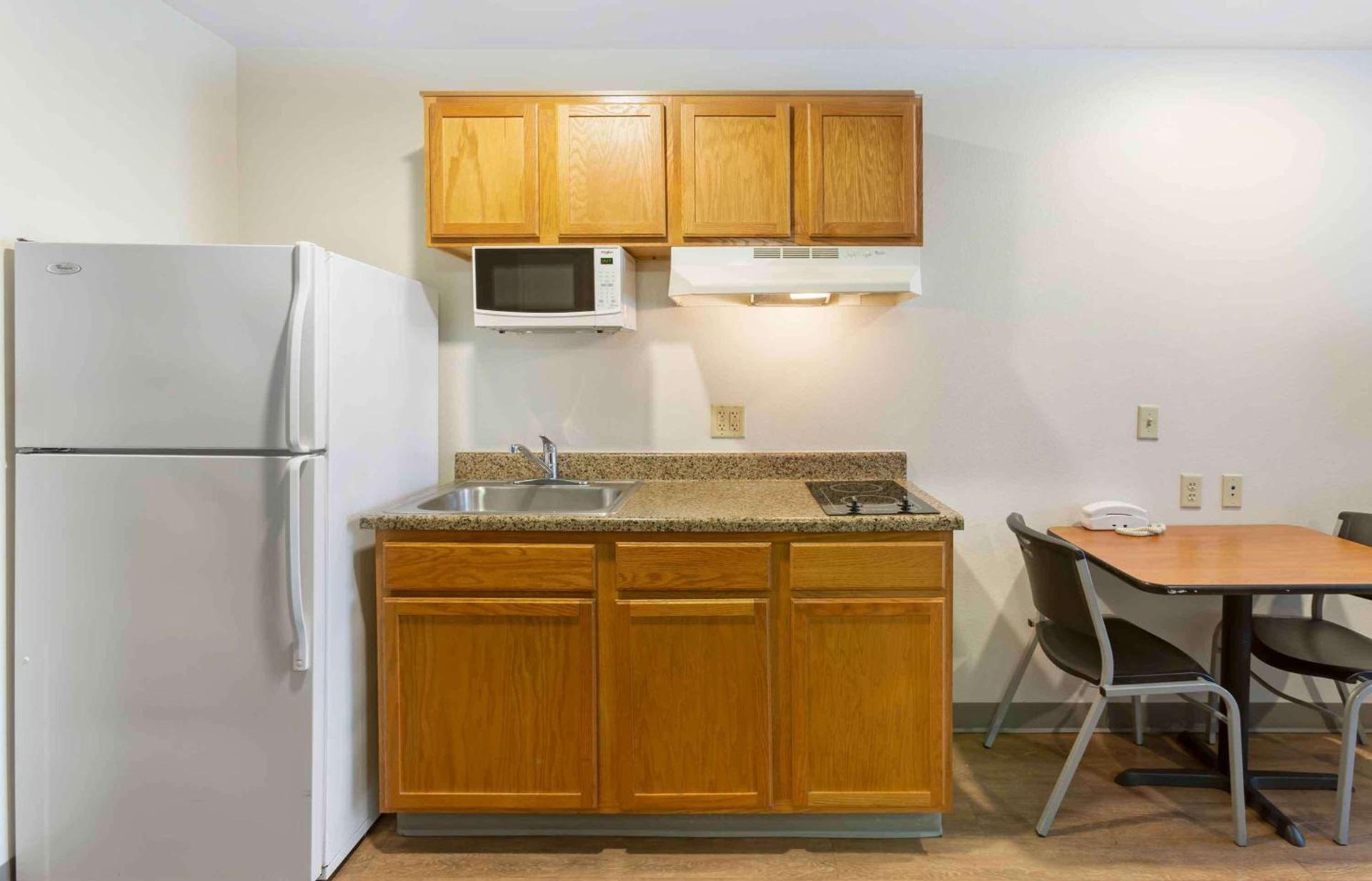 Extended Stay America Select Suites - Phoenix - North photo 32