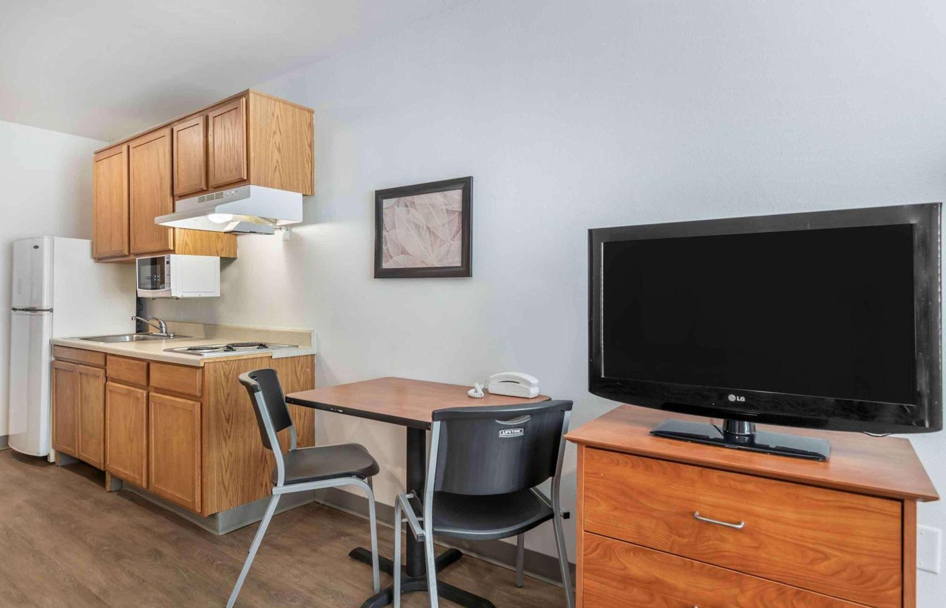 WoodSpring Suites Austin Northwest photo 24