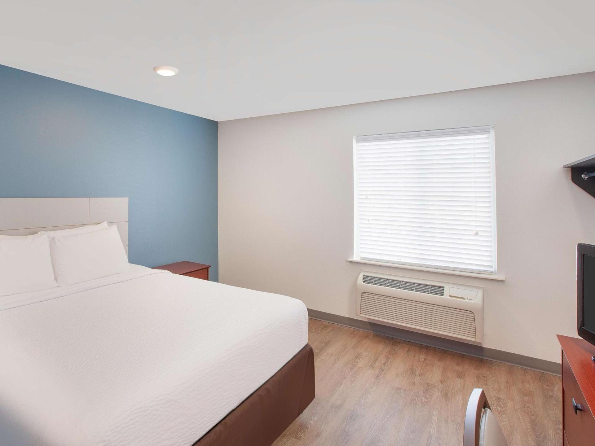 WoodSpring Suites Bentonville photo 3
